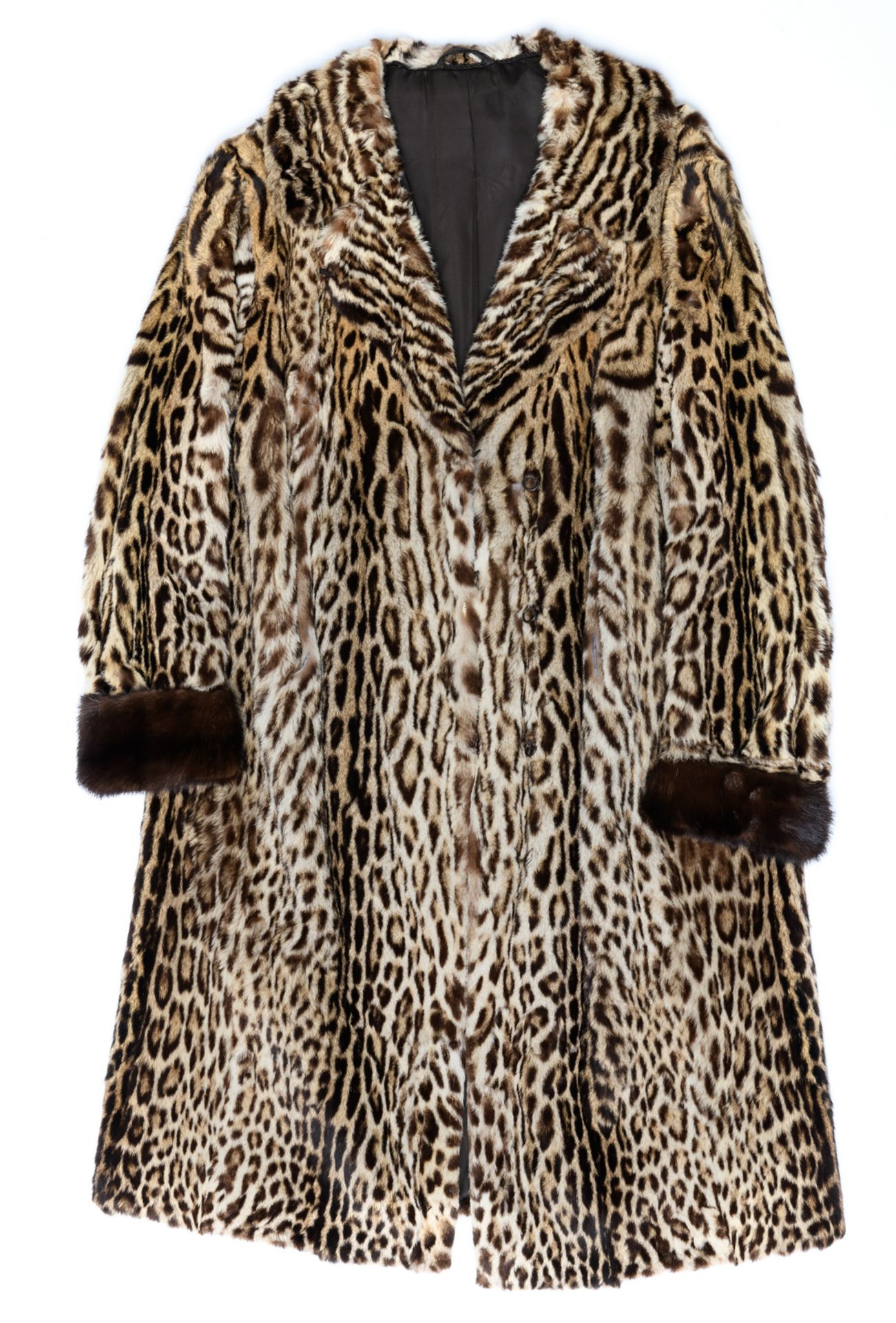Two ladies fur coats (leopard) (measures 46/48 - 38/40 - with a proviso) - Bild 2 aus 3