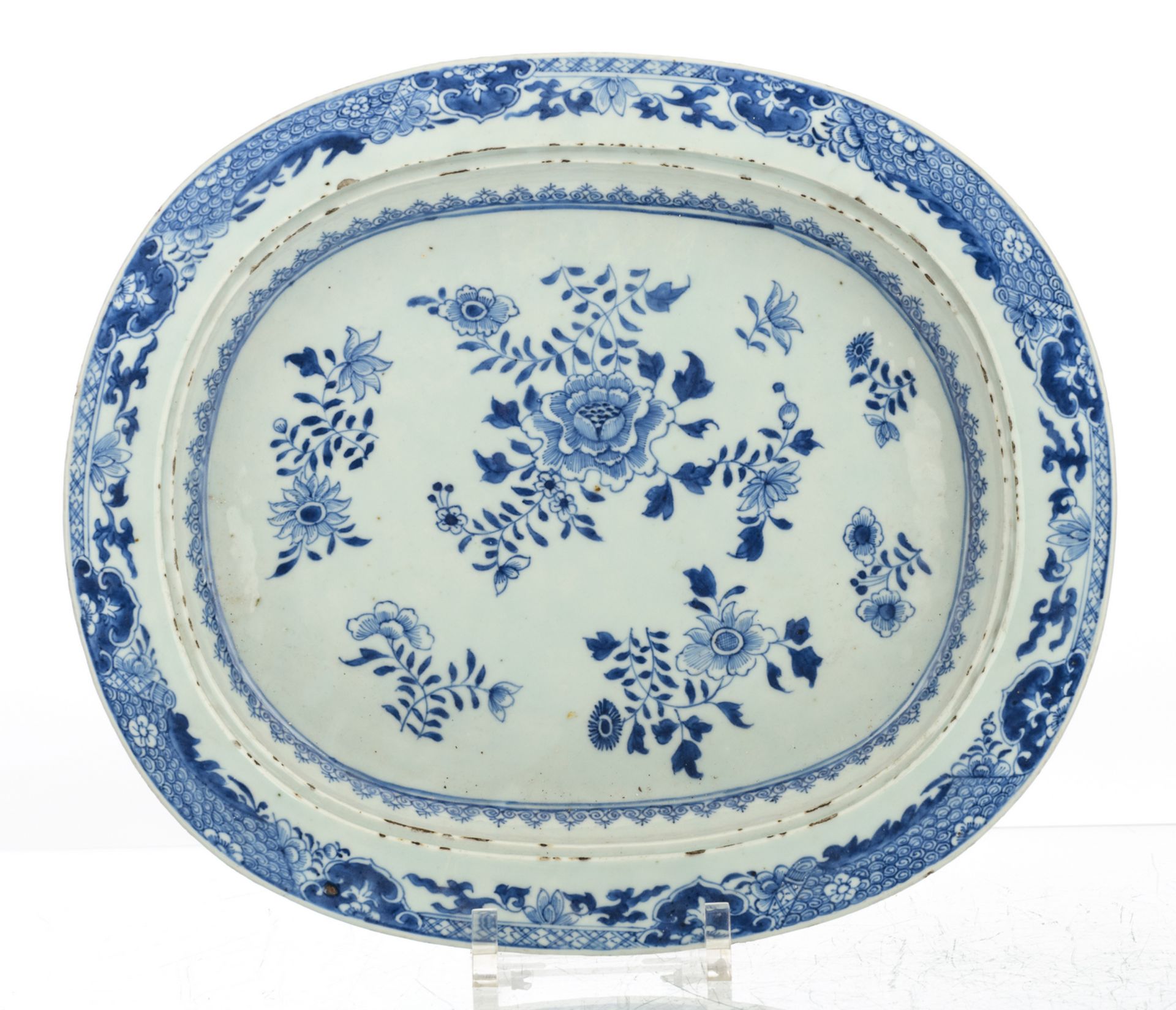 A Chinese blue and white floral decorated export porcelain octagonal tureen on a matching oval - Image 8 of 10