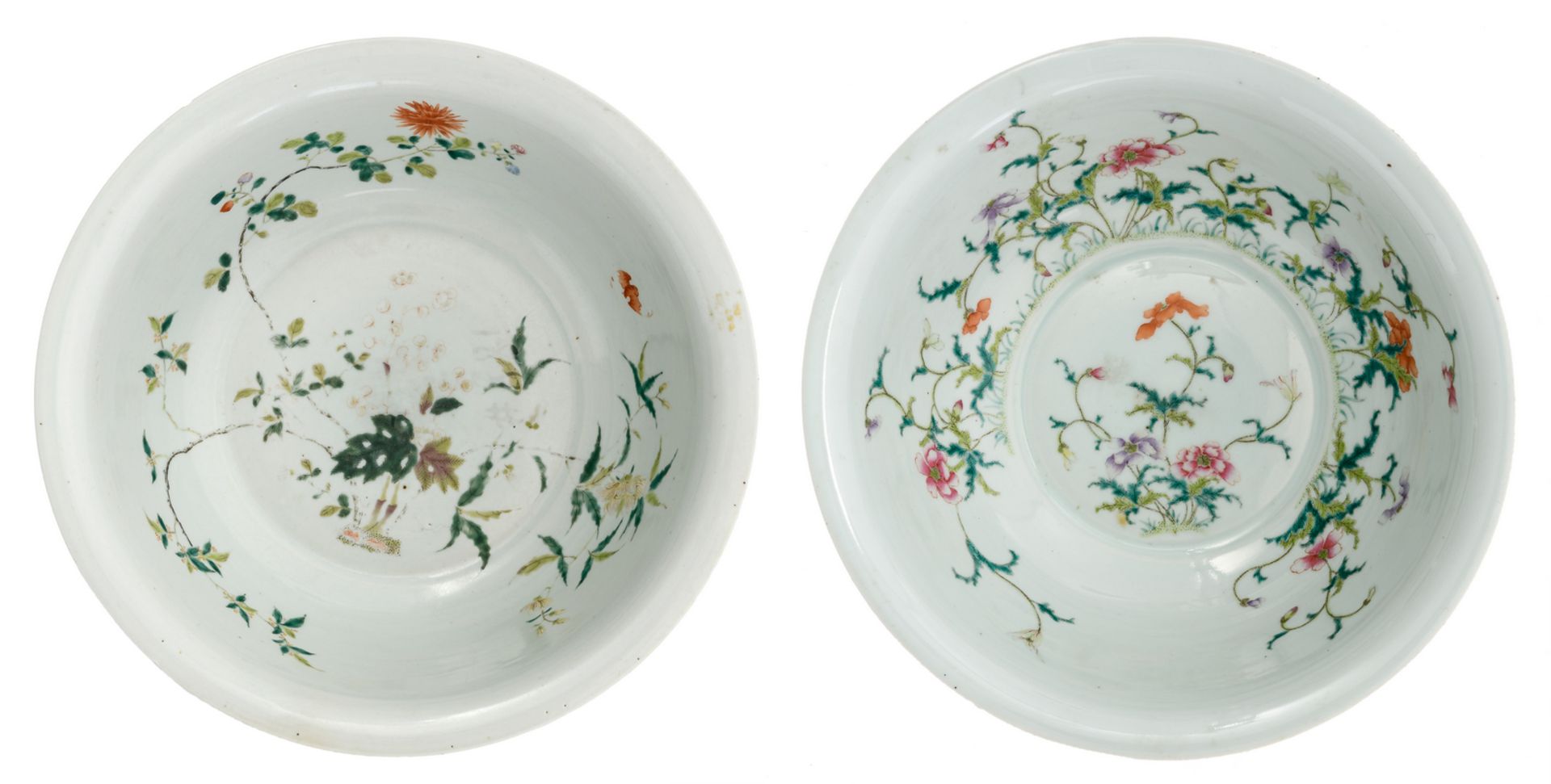 Two Chinese famille rose bowls decorated with bats and flower branches, 19thC, H 11,5 - ø 34 - 37