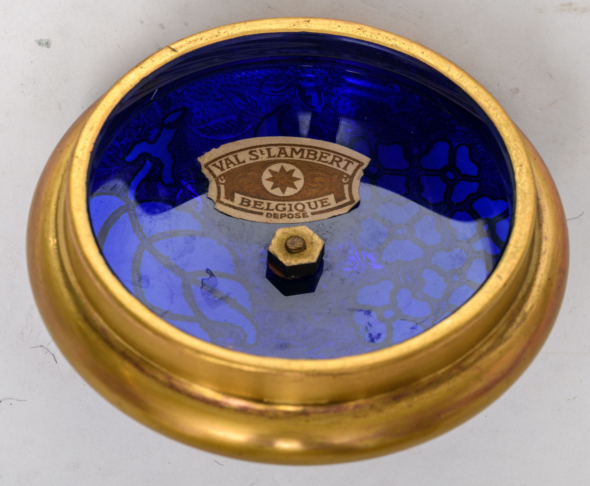 A first quarter of the 20thC blue crystal brass mounted Val-Saint-Lambert jar and cover, decorated - Image 8 of 8