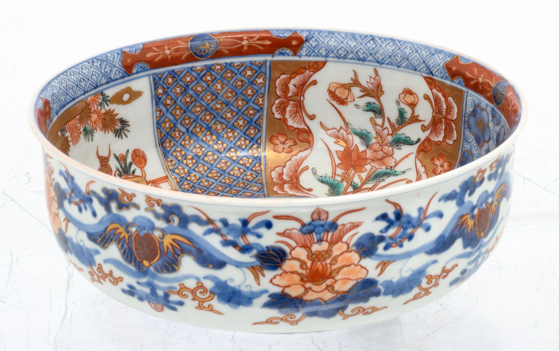 A Japanese plate, a bowl and a fish shaped dish, Imari, Edo and period, H 4,5 - 9,5 - D 25 - 36,5 - Image 6 of 12