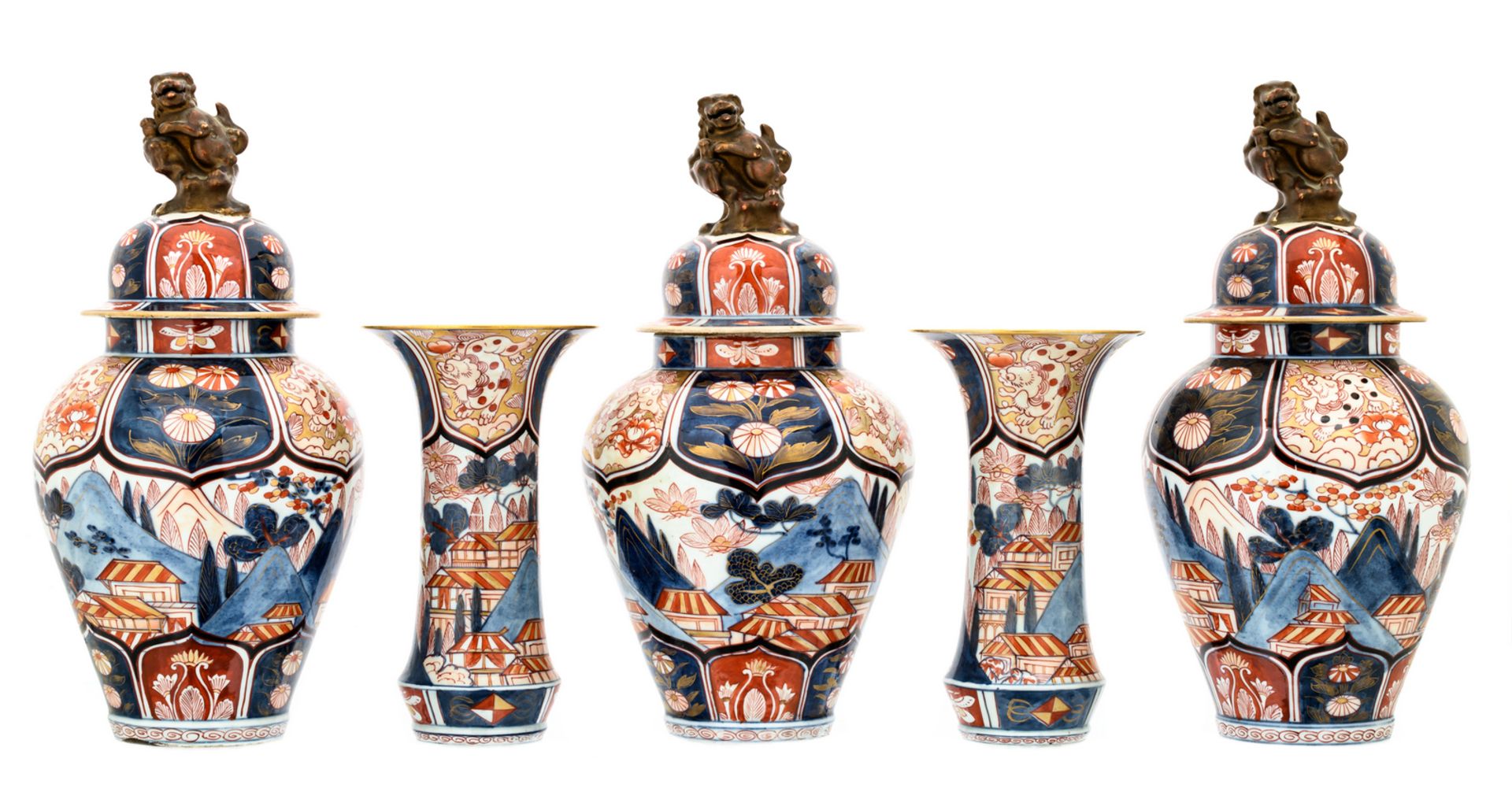 A Japanese Imari five-piece garniture, late Edo period, 19thC, H 27 - 42 cm