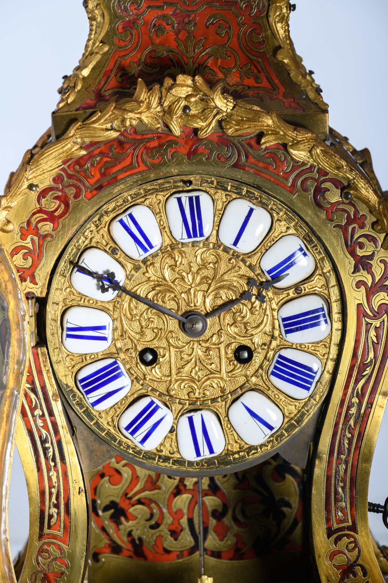A 19thC Rococo style gilt bronze mounted Boulle cartel clock, marked 'Hybright Leamington', H 72,5 - Image 6 of 8