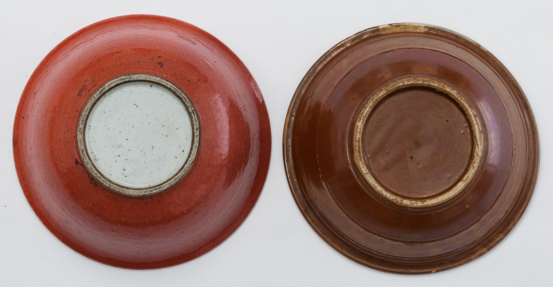 Two Chinese blue and white floral decorated bowls, the outside brown / red glazed, H 8 - 11,5 - ø - Image 2 of 7