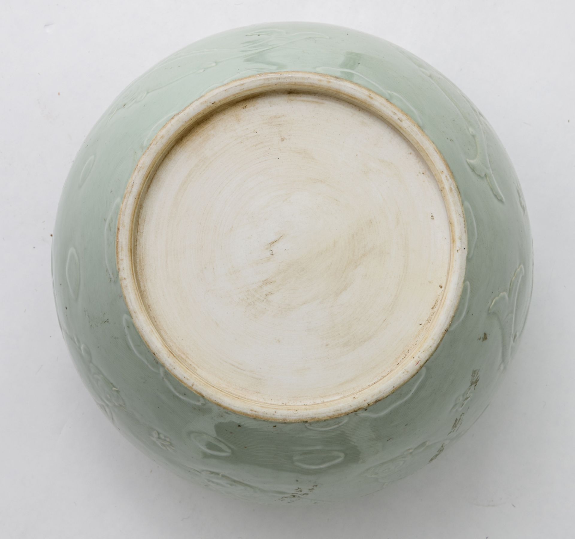 A Chinese celadon bowl, overall relief decorated with fish, H 25,5 cm - Image 6 of 6