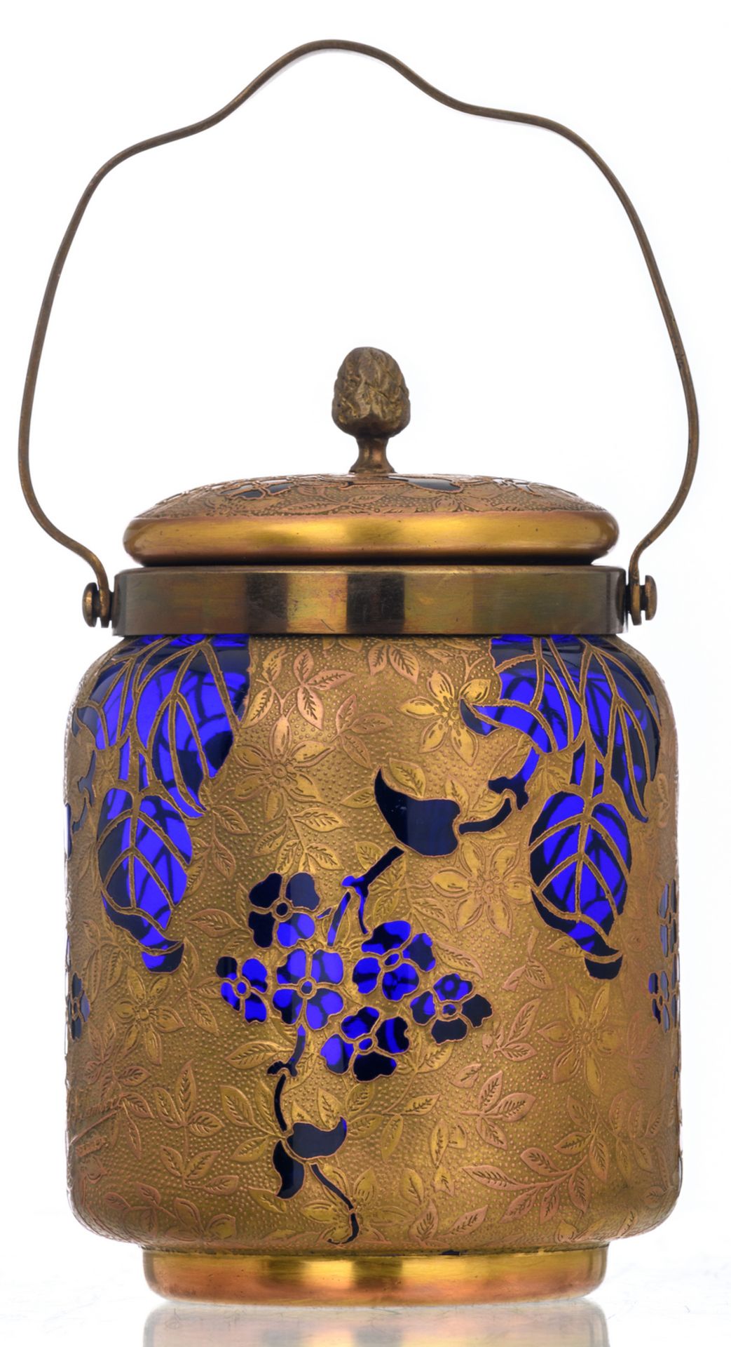 A first quarter of the 20thC blue crystal brass mounted Val-Saint-Lambert jar and cover, decorated - Image 4 of 8