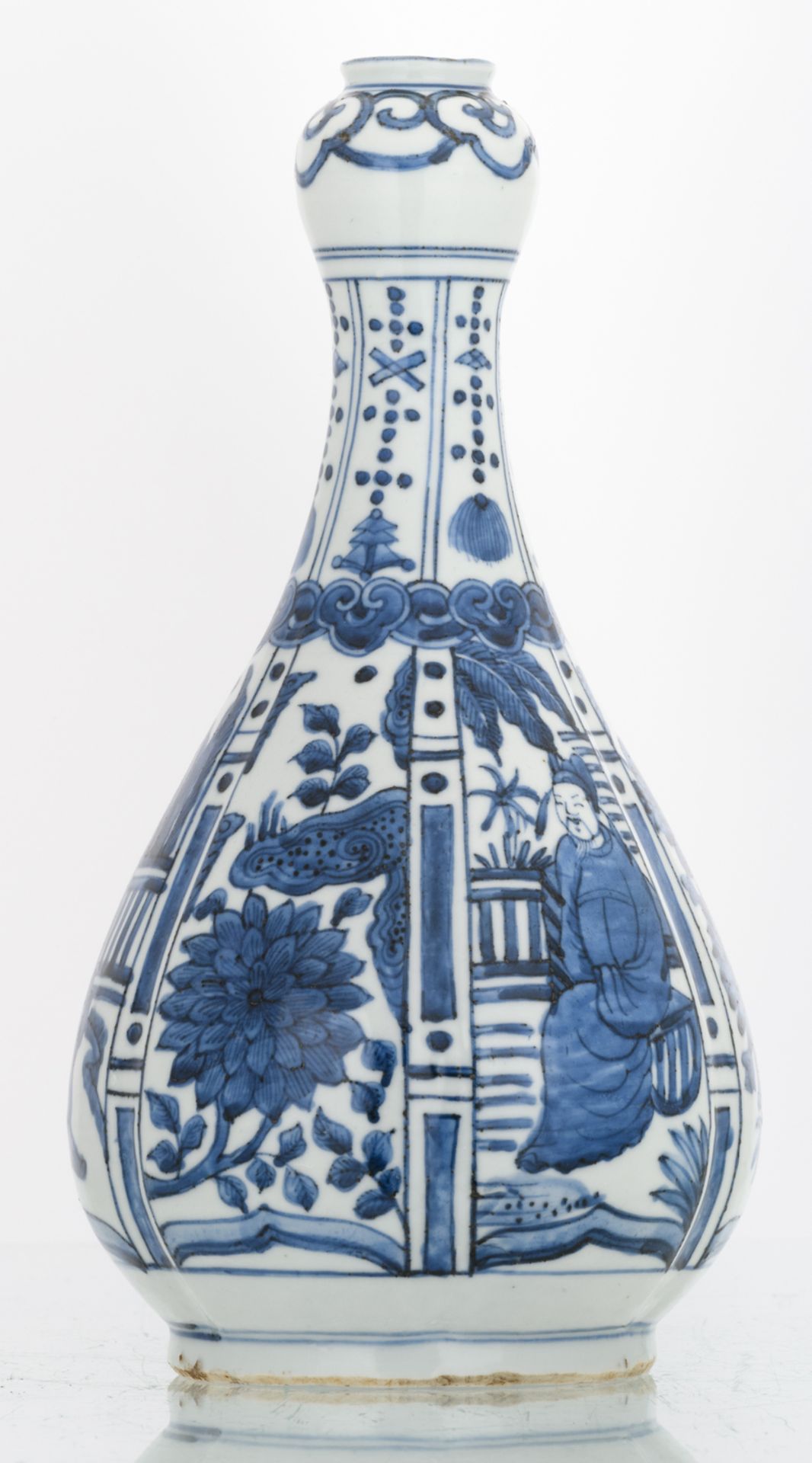 A Chinese blue and white garlic mouth vase, decorated with figures and flower branches, H 28,5 cm - Image 2 of 6
