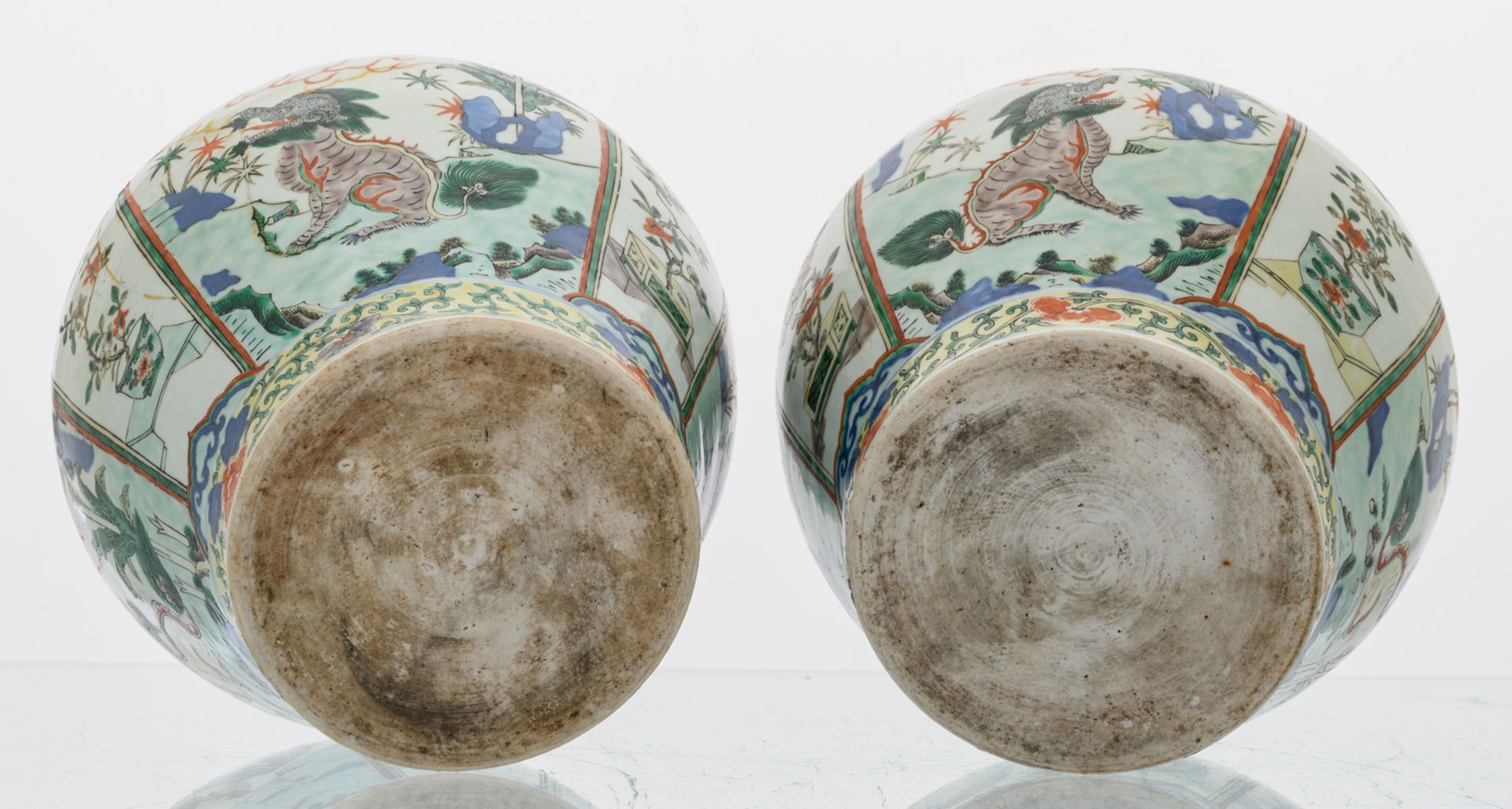 A pair of Chinese wucai overall floral decorated vases and covers with Fu lions, 17th/18thC, H 37, - Image 6 of 8