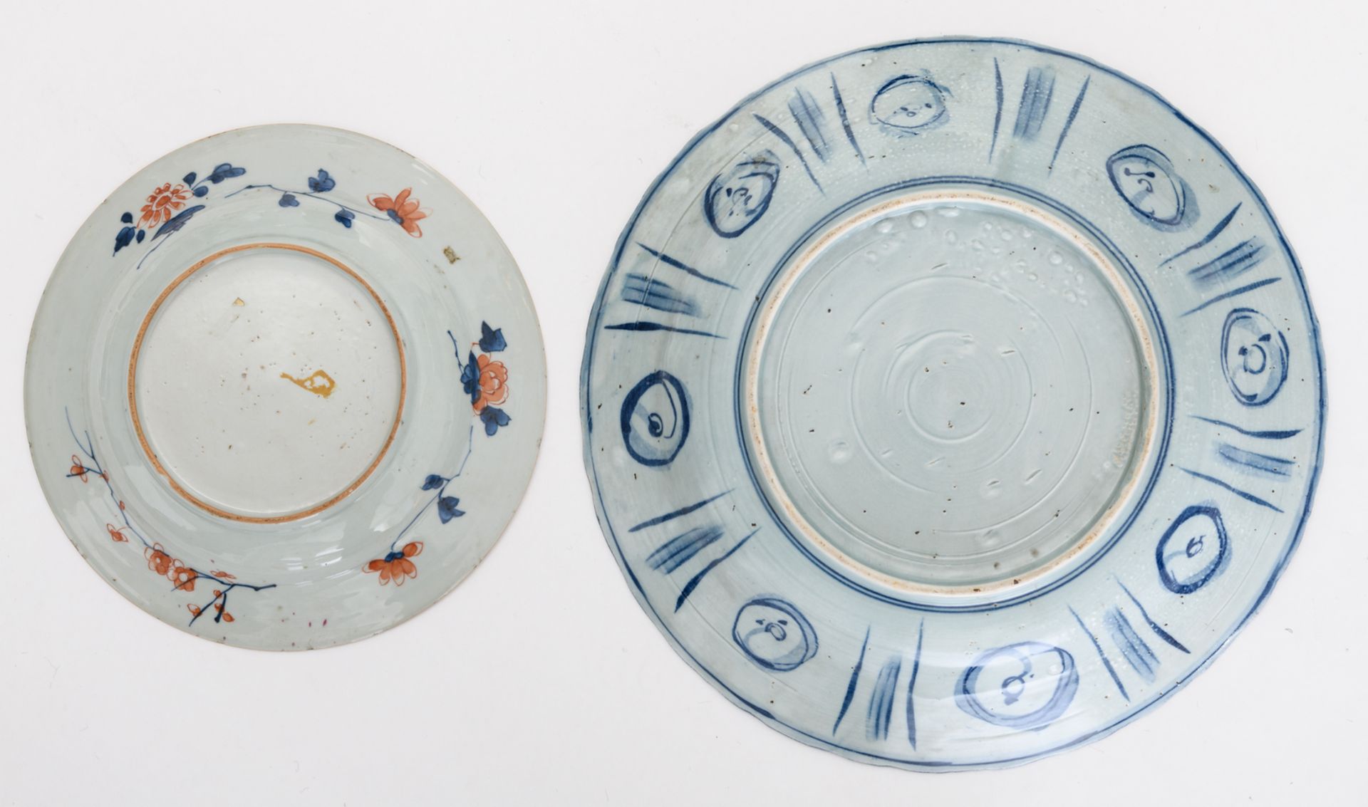 A Chinese blue and white and famille rose floral decorated dish, 18thC; added a ditto blue and white - Image 5 of 13