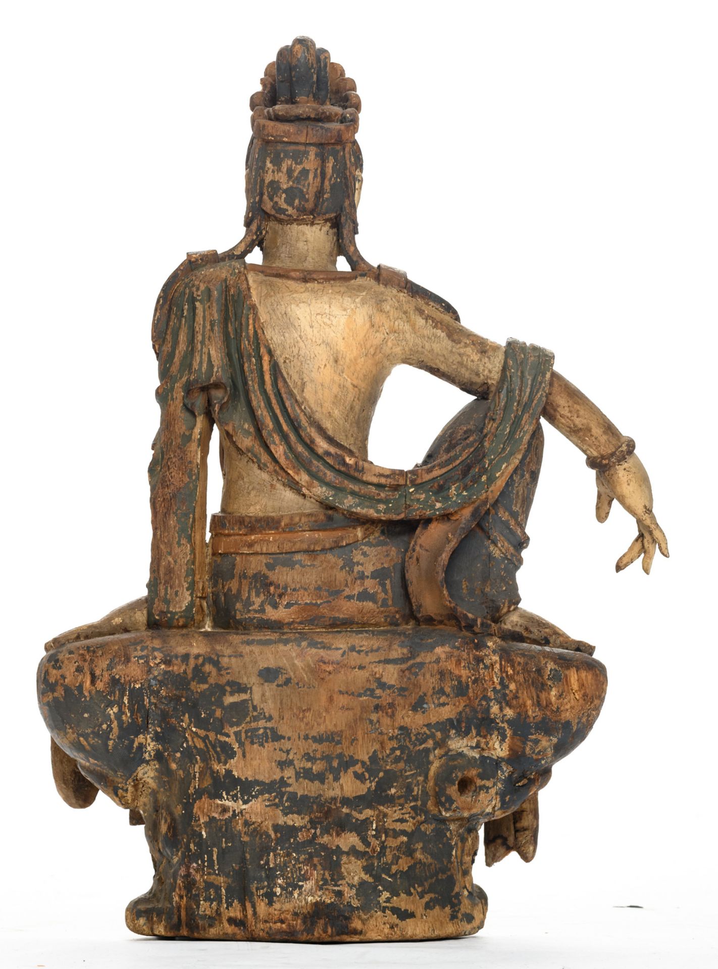 A Chinese carved wooden polychrome and gilt decorated Guanyin, seated in 'Lalitasana', Song type, - Bild 3 aus 7