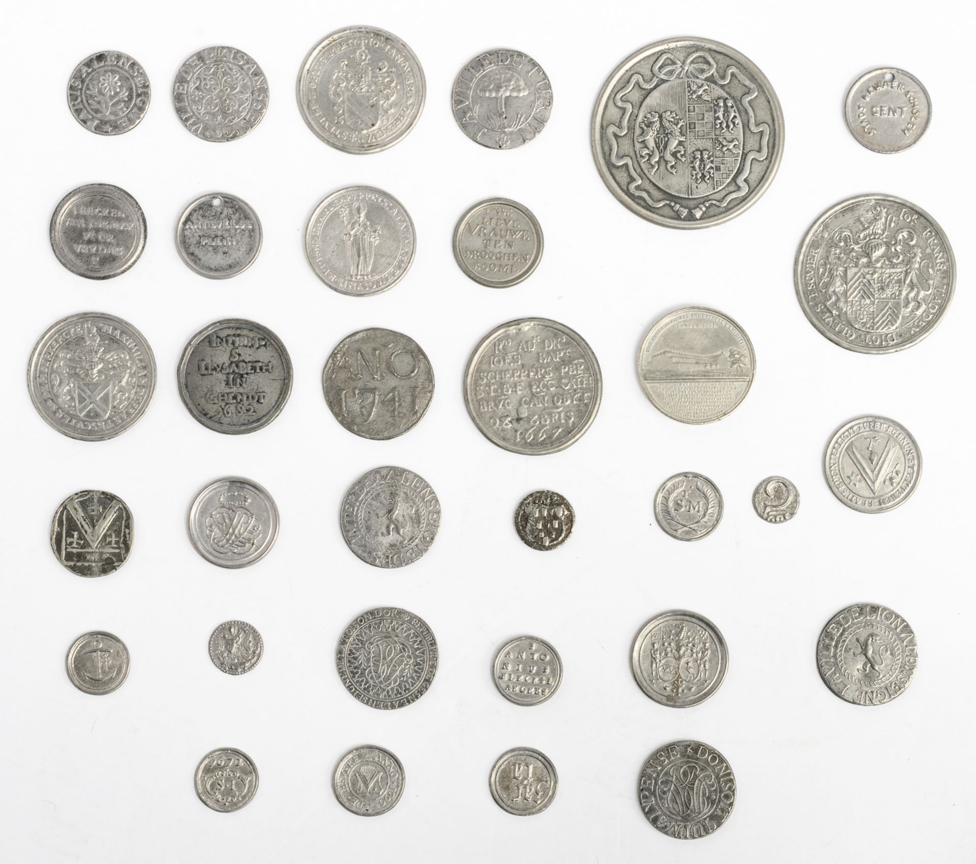 A collection of pewter and zinc memento and other tokens and coins 16th till 19thC, Low Countries - Image 2 of 2