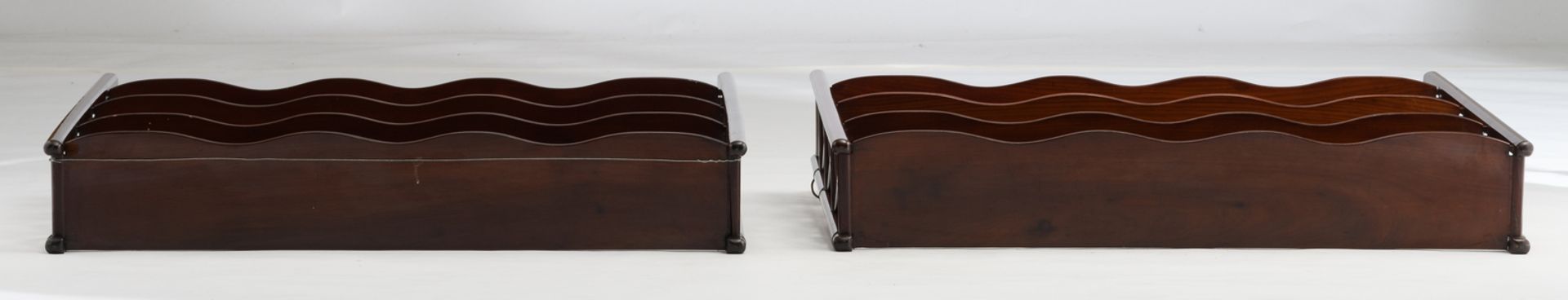 A pair of Oriental inspired mahogany wall racks, H 86,5 - W 86 cm - Bild 6 aus 7