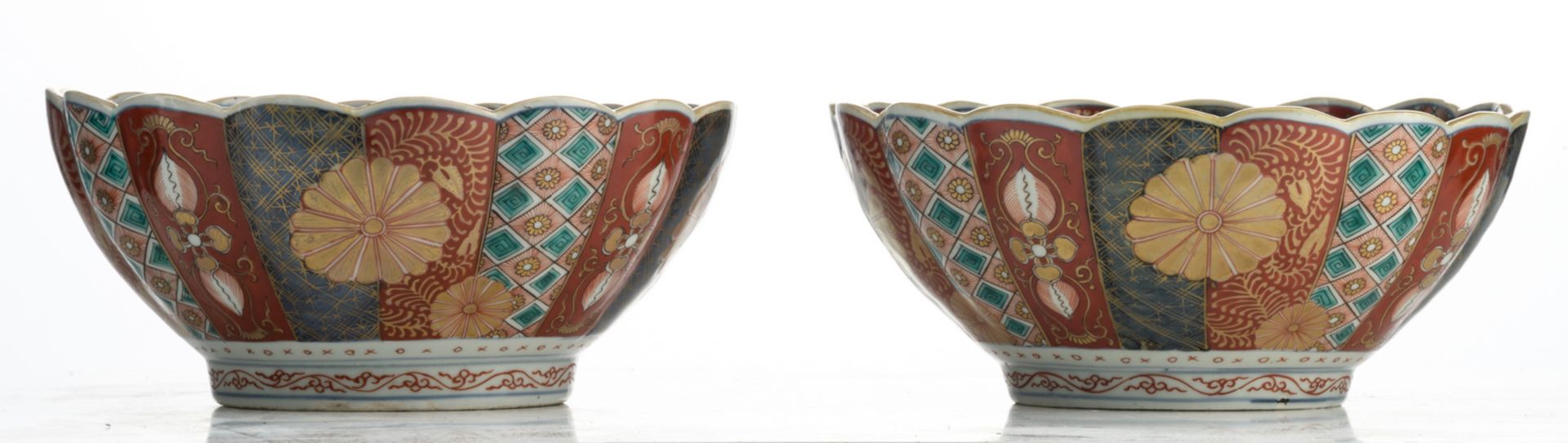 A pair of Japanese Imari floral decorated lobed bowls, marked, Meiji; added two pairs of ditto - Bild 5 aus 13