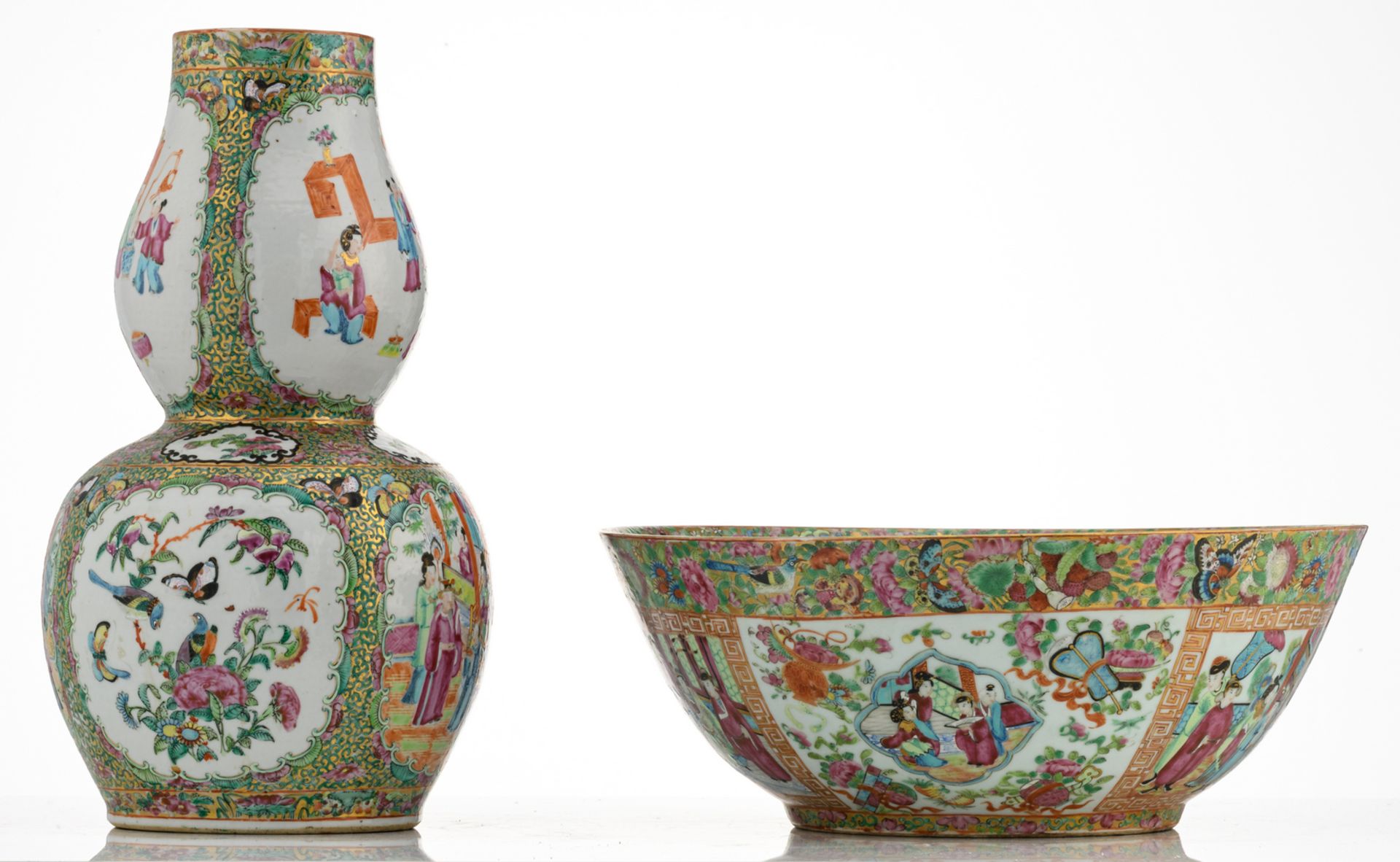 A Chinese Canton floral decorated bowl, the roundels with various court scenes, 19thC, H 14,5 - ø 37 - Bild 3 aus 7