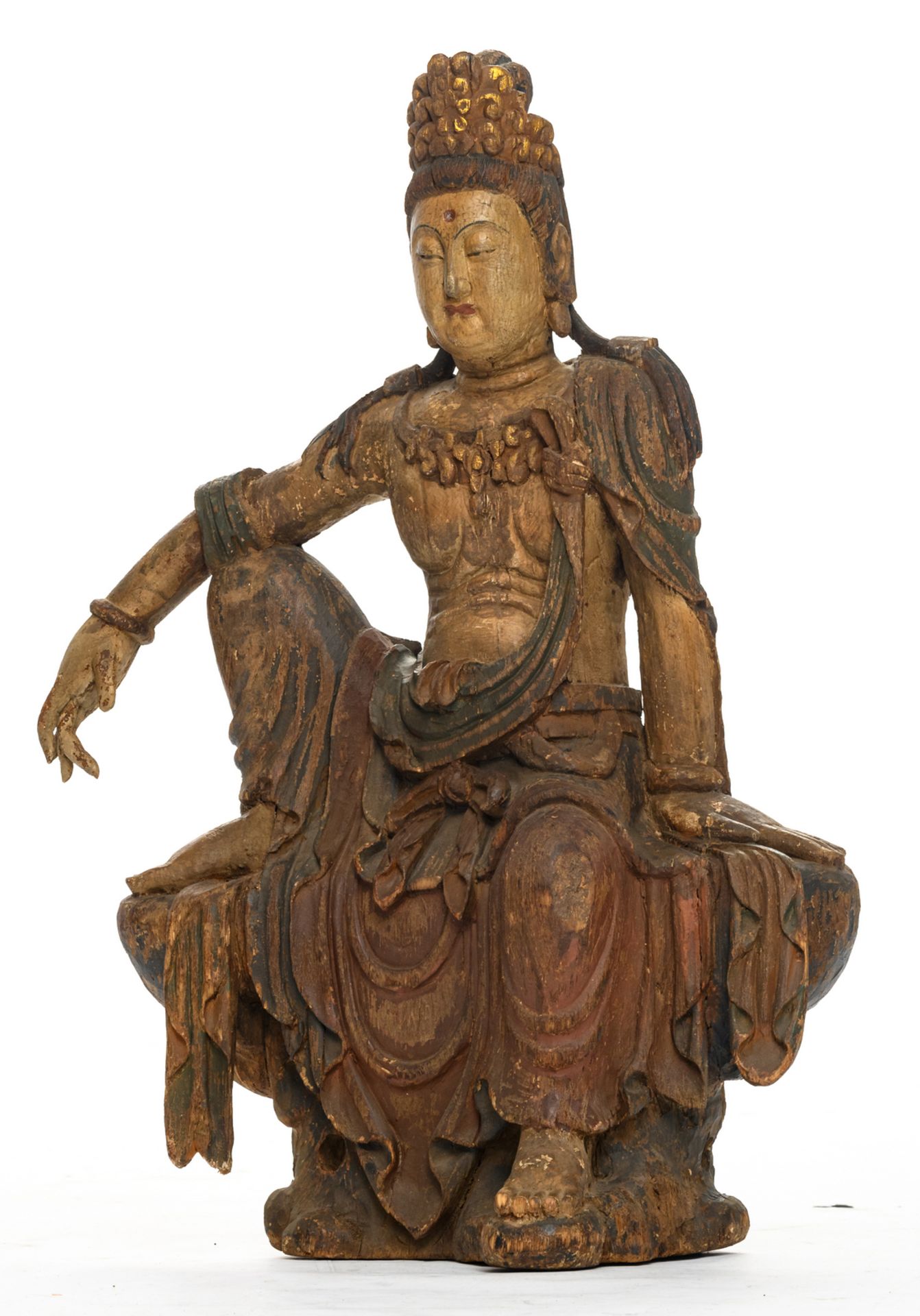 A Chinese carved wooden polychrome and gilt decorated Guanyin, seated in 'Lalitasana', Song type, - Bild 5 aus 7