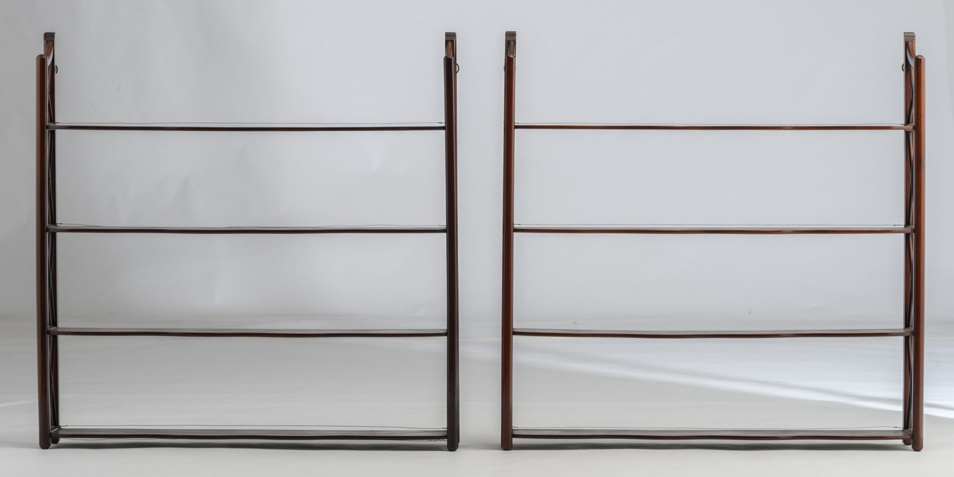 A pair of Oriental inspired mahogany wall racks, H 86,5 - W 86 cm - Bild 2 aus 7