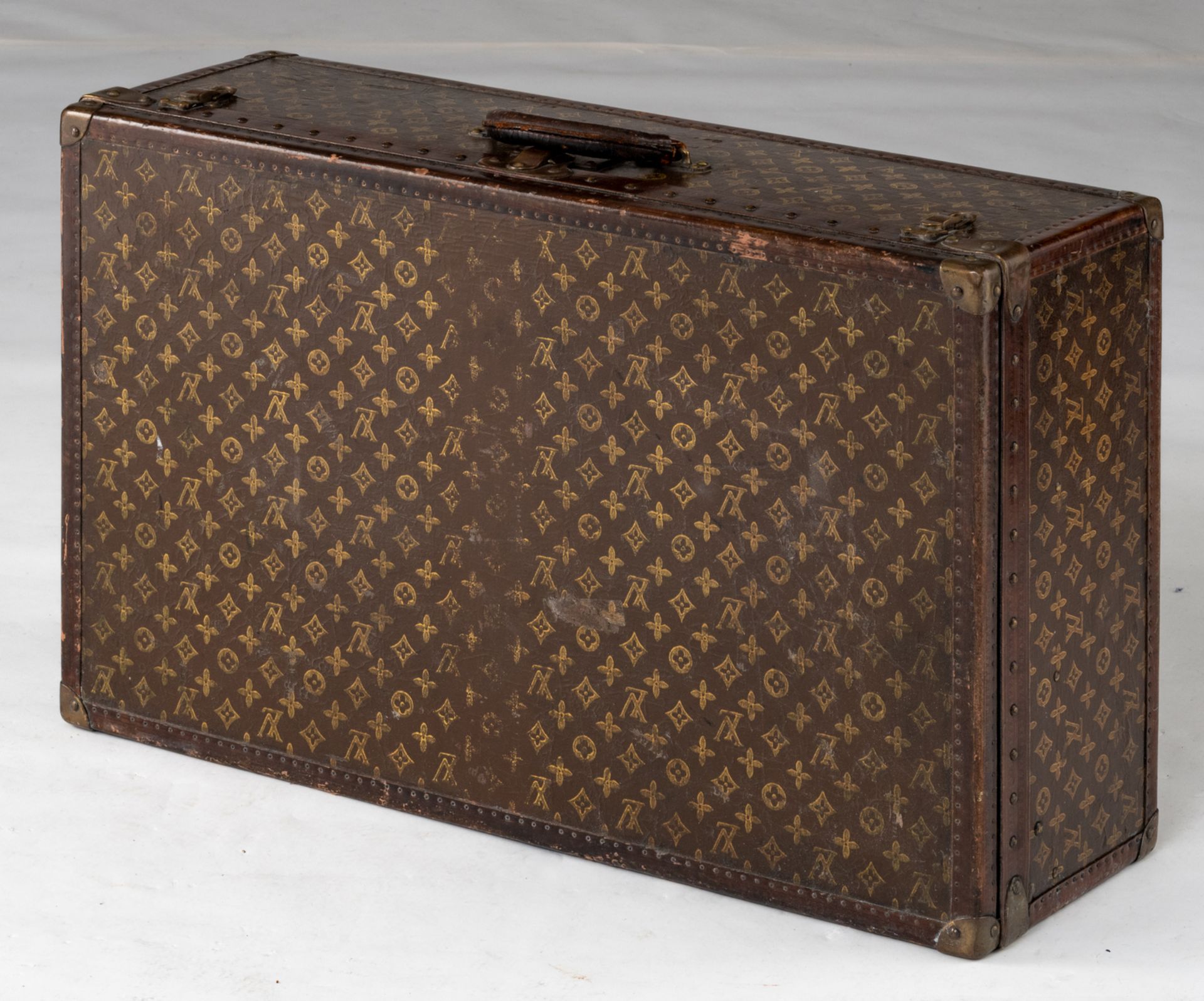 A Louis Vuitton travel suitcase, H 54 - W 80,5 cm - Bild 3 aus 6