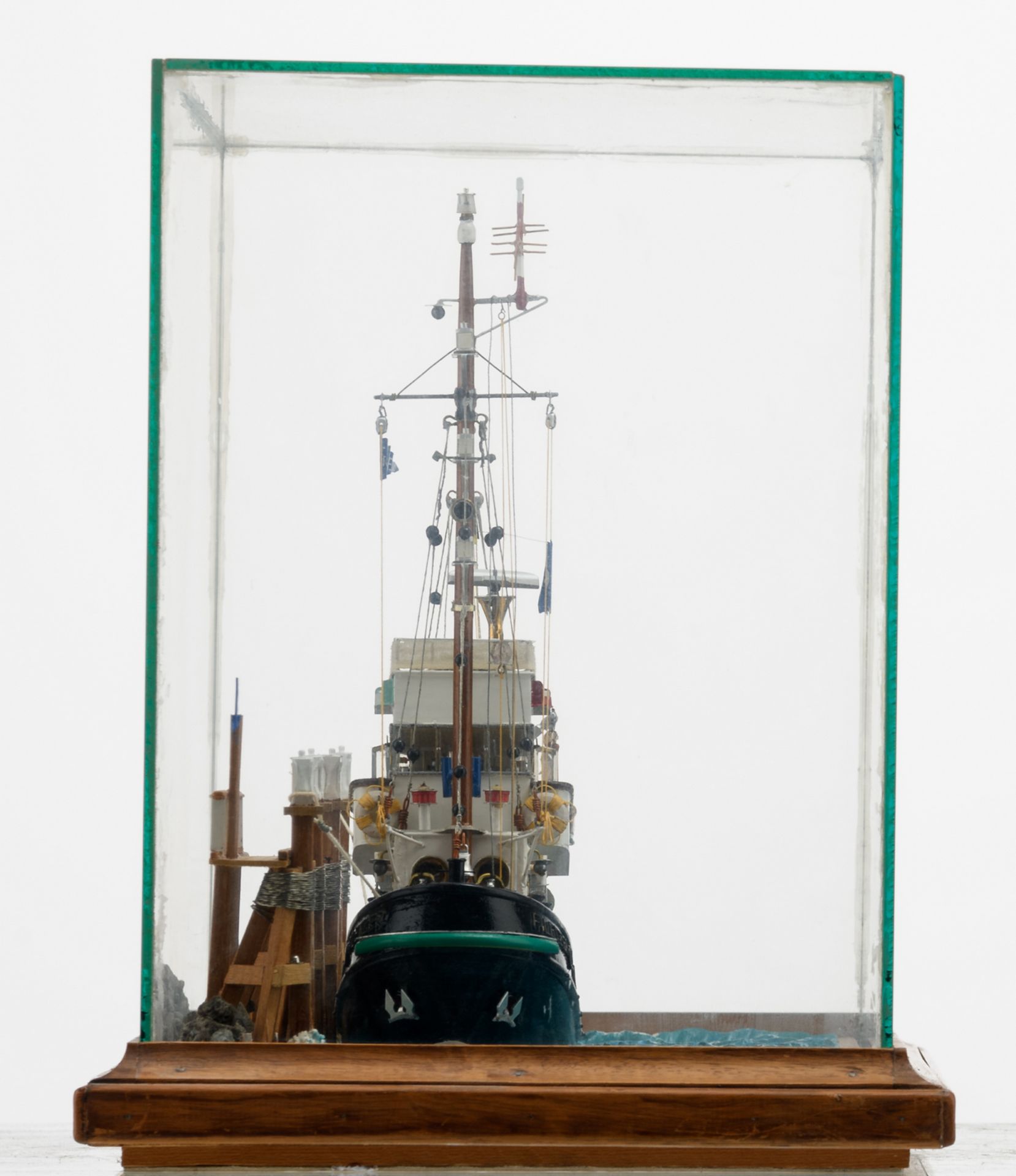 A ship model of a tugboat, marked 'P. Letzer - Antwerpen', signed 'De Wilde Fr. - Gent 5.5.77', in a - Image 2 of 8