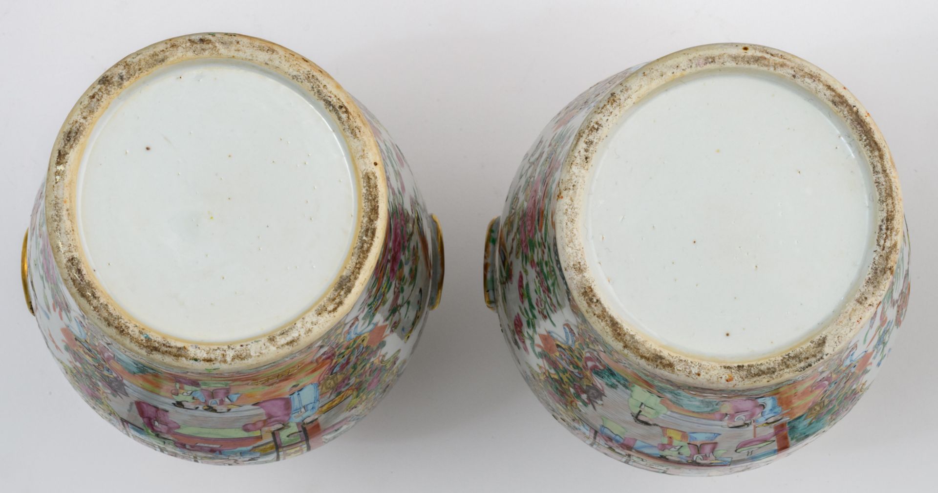 A pair of Chinese Canton famille rose floral decorated baluster shaped vases, the roundels with - Bild 5 aus 6