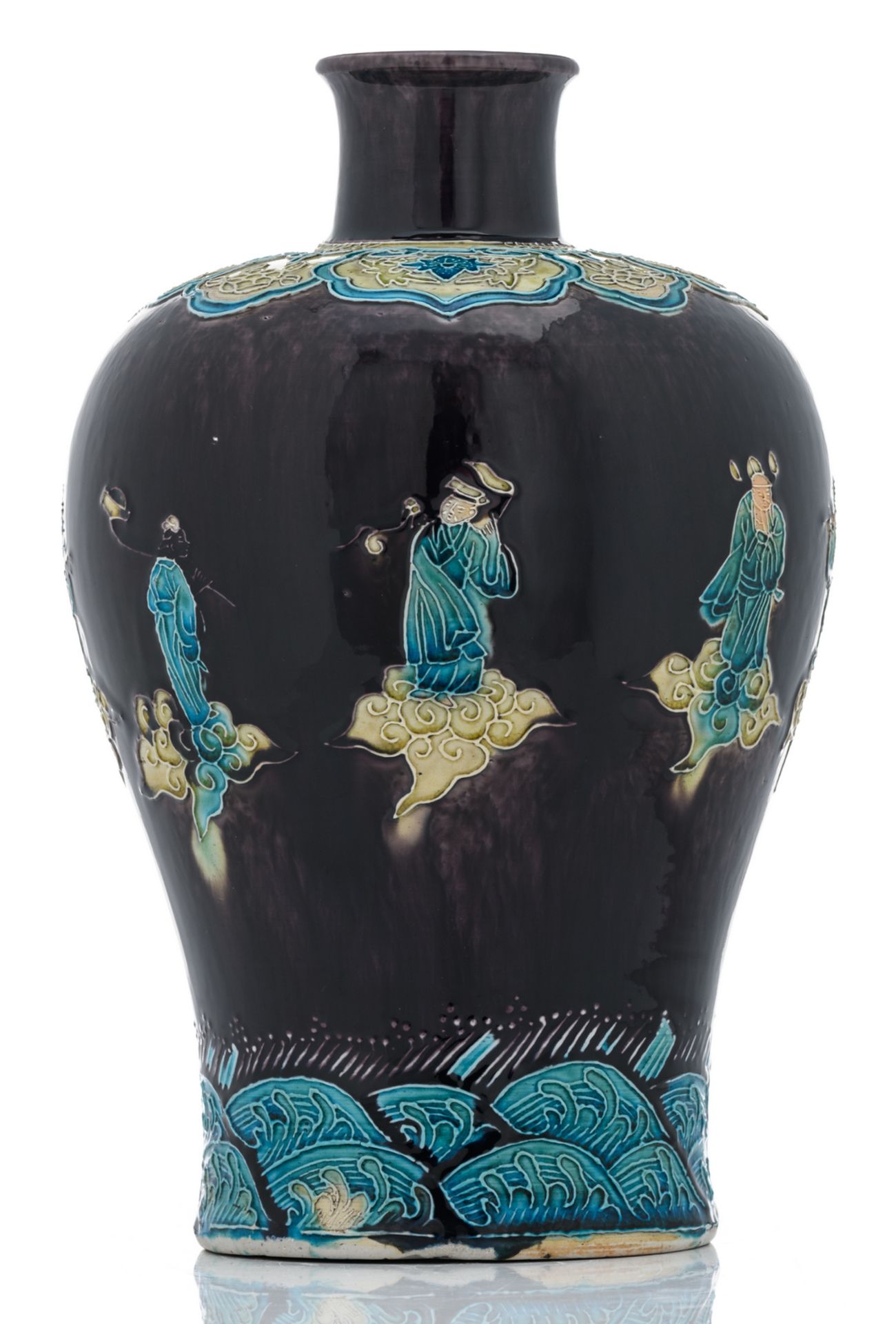 A Chinese polychrome and relief decorated meiping vase with the Eight Immortals, with a matching - Bild 4 aus 8