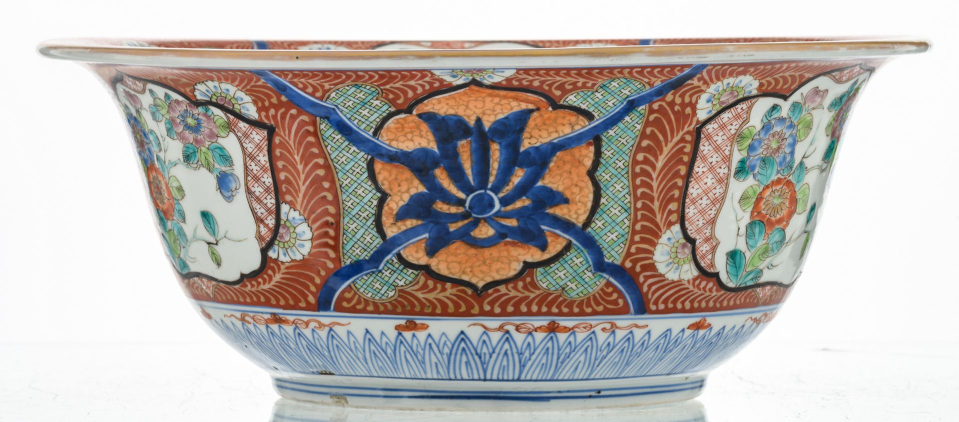 A large Japanese Imari floral decorated bowl, marked, Meiji; added two pairs of ditto vases and - Bild 3 aus 14