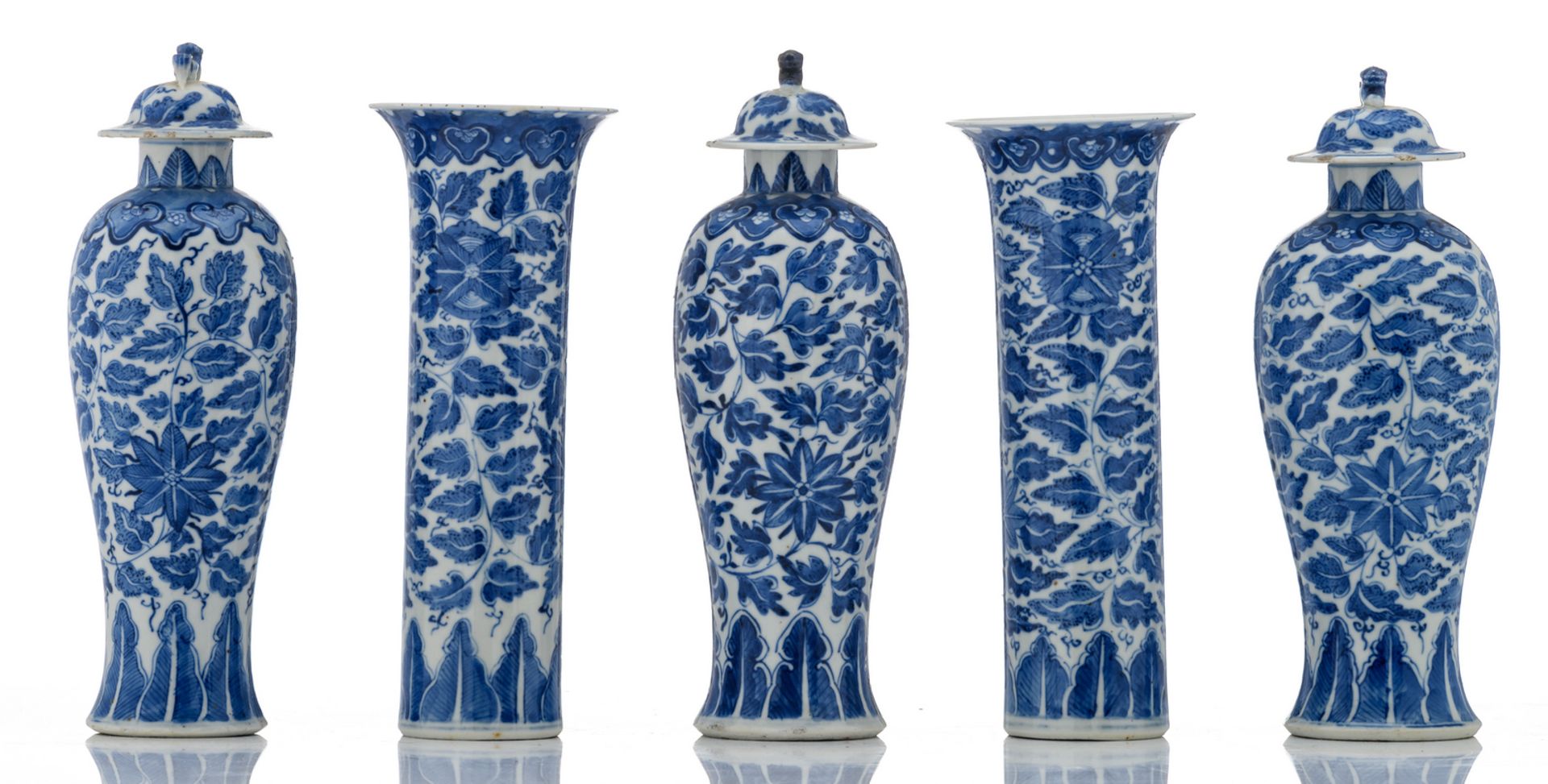 A five-piece Chinese blue and white floral decorated garniture with a Xuande mark, H 25,5 - 28,5 cm - Bild 4 aus 6