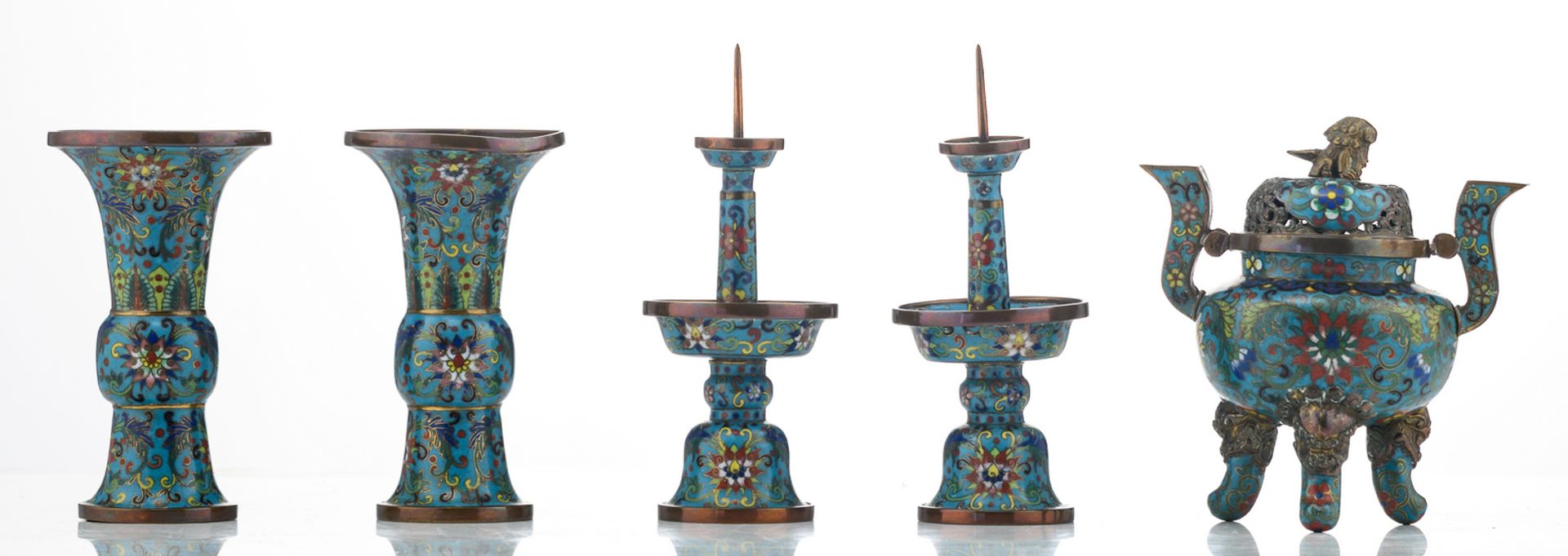 A miniature set of Chinese cloisonné enamel vases, candle sticks and an incense burner, 19thC, H - Bild 3 aus 6