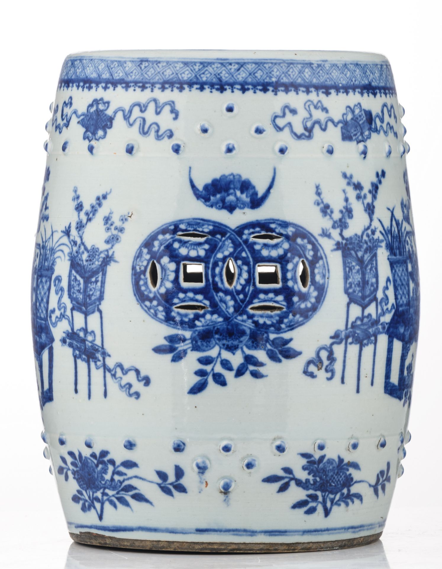 A Chinese blue and white garden seat, overall decorated with antiquities, flower branches and - Bild 3 aus 6