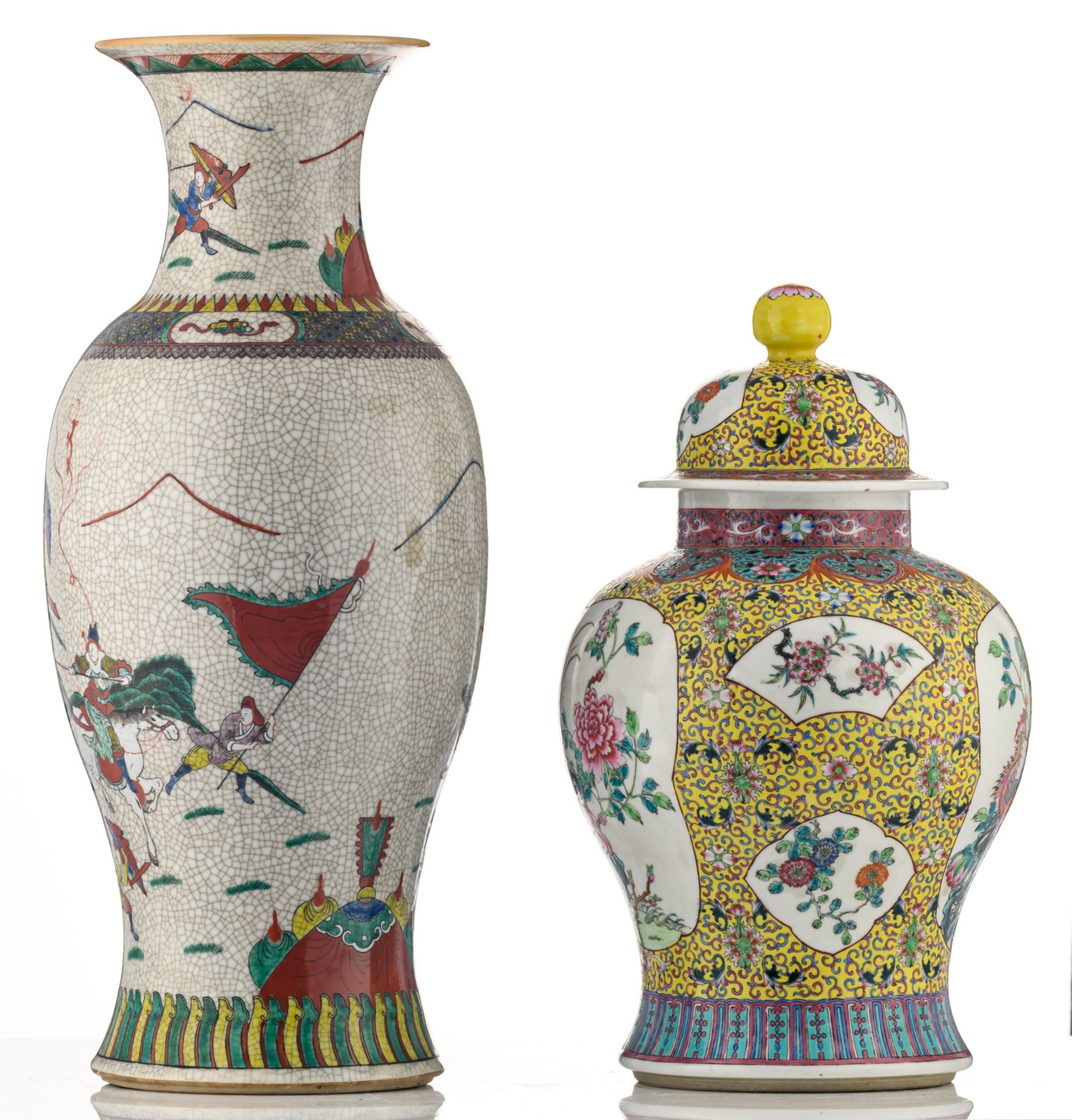 A Chinese yellow ground famille rose floral decorated vase and cover, the roundels with birds, rocks - Bild 2 aus 8