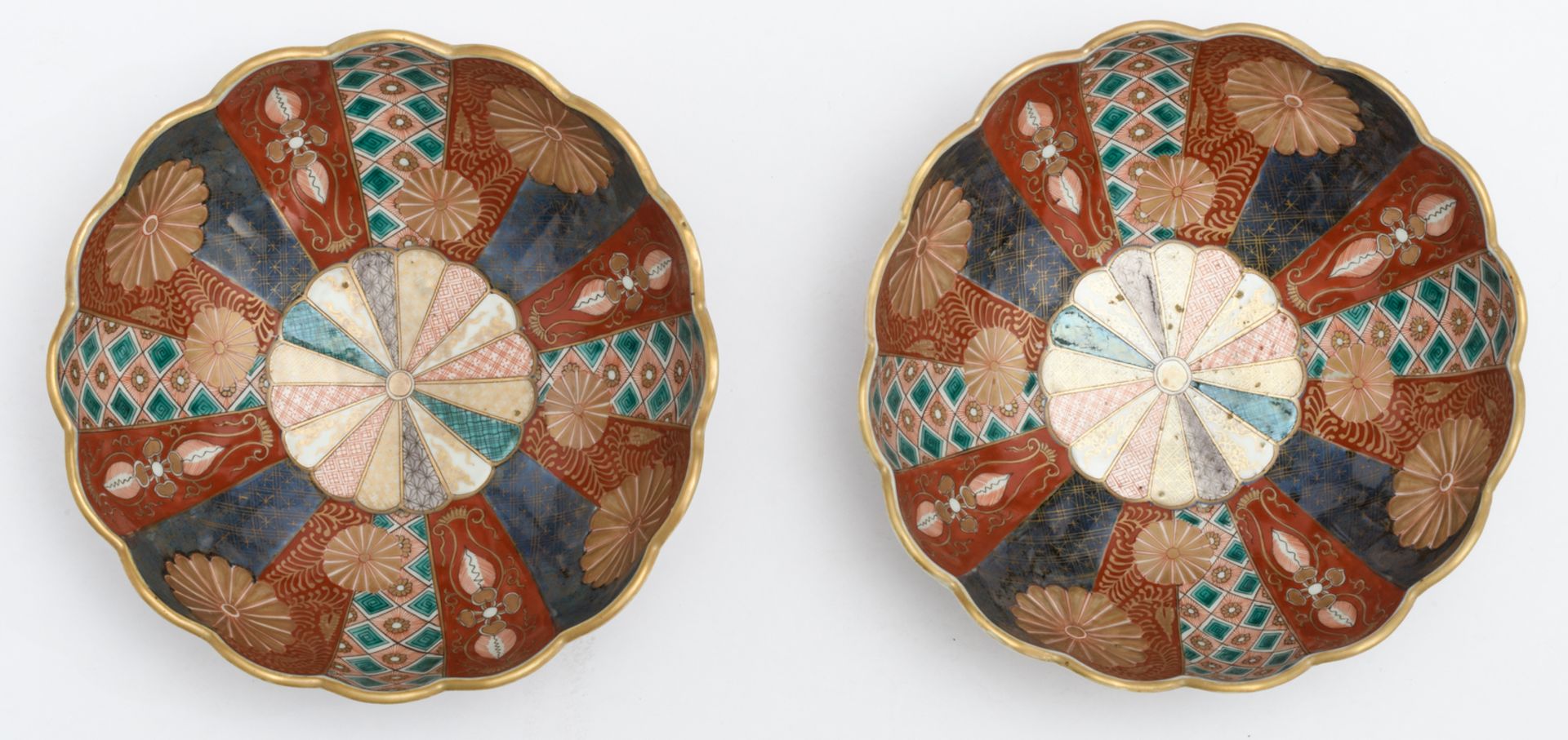 A pair of Japanese Imari floral decorated lobed bowls, marked, Meiji; added two pairs of ditto - Bild 10 aus 13
