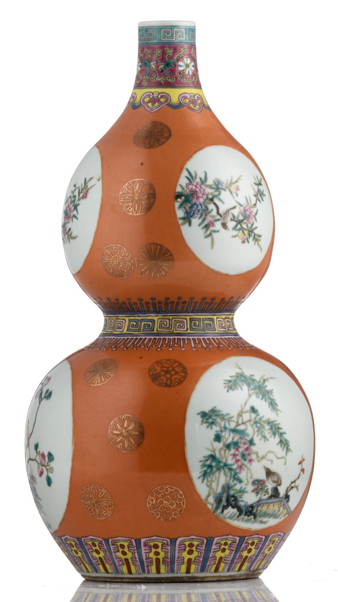 A Chinese orange ground famille rose double gourd vase, the roundels decorated with birds and flower - Bild 3 aus 6