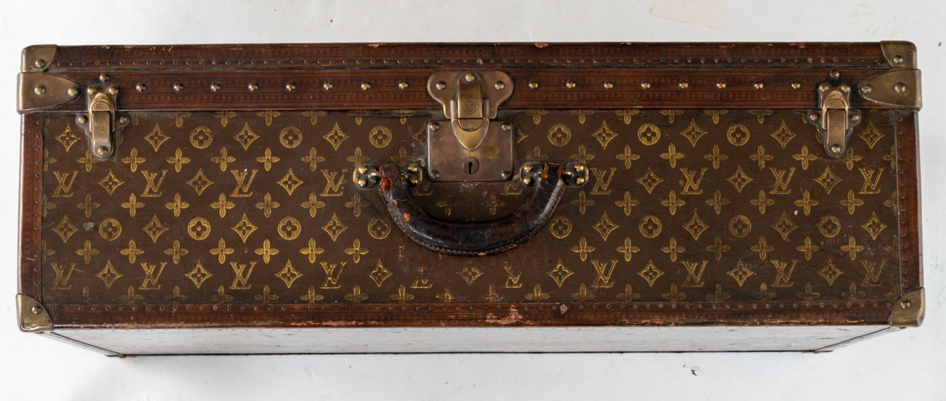 A Louis Vuitton travel suitcase, H 54 - W 80,5 cm - Bild 4 aus 6