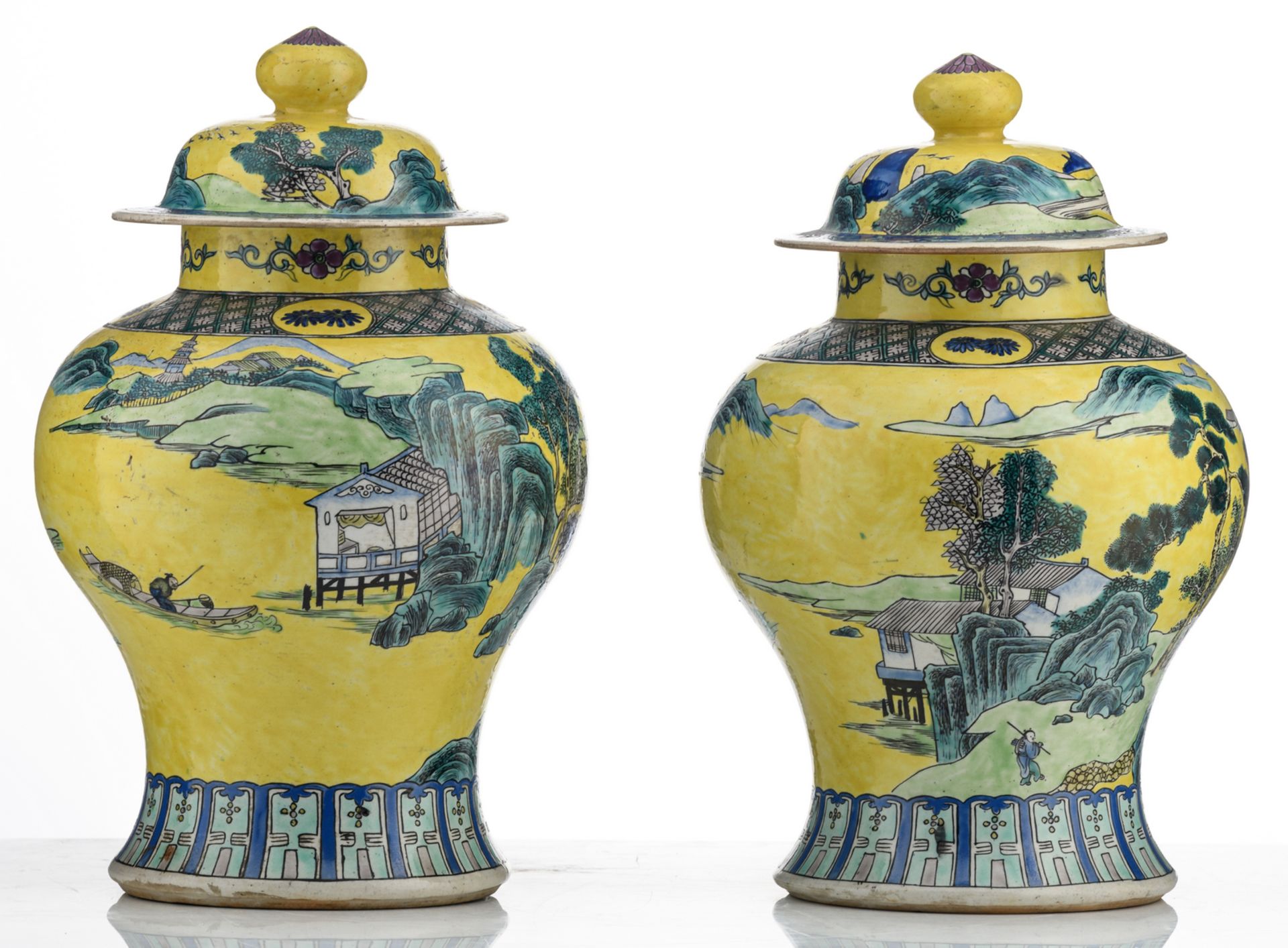 A pair of Chinese yellow ground polychrome vases and covers, overall decorated with figures in a - Bild 4 aus 6