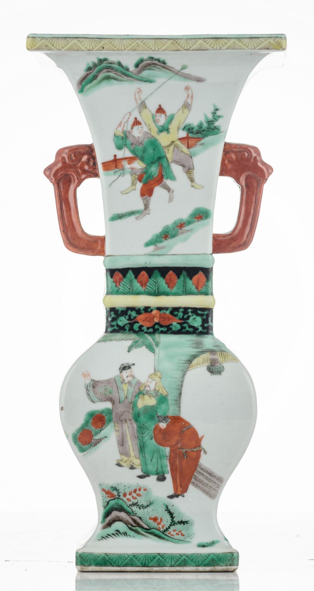 A Chinese famille verte quadrangular baluster shaped vase, all sides decorated with various animated - Bild 3 aus 6