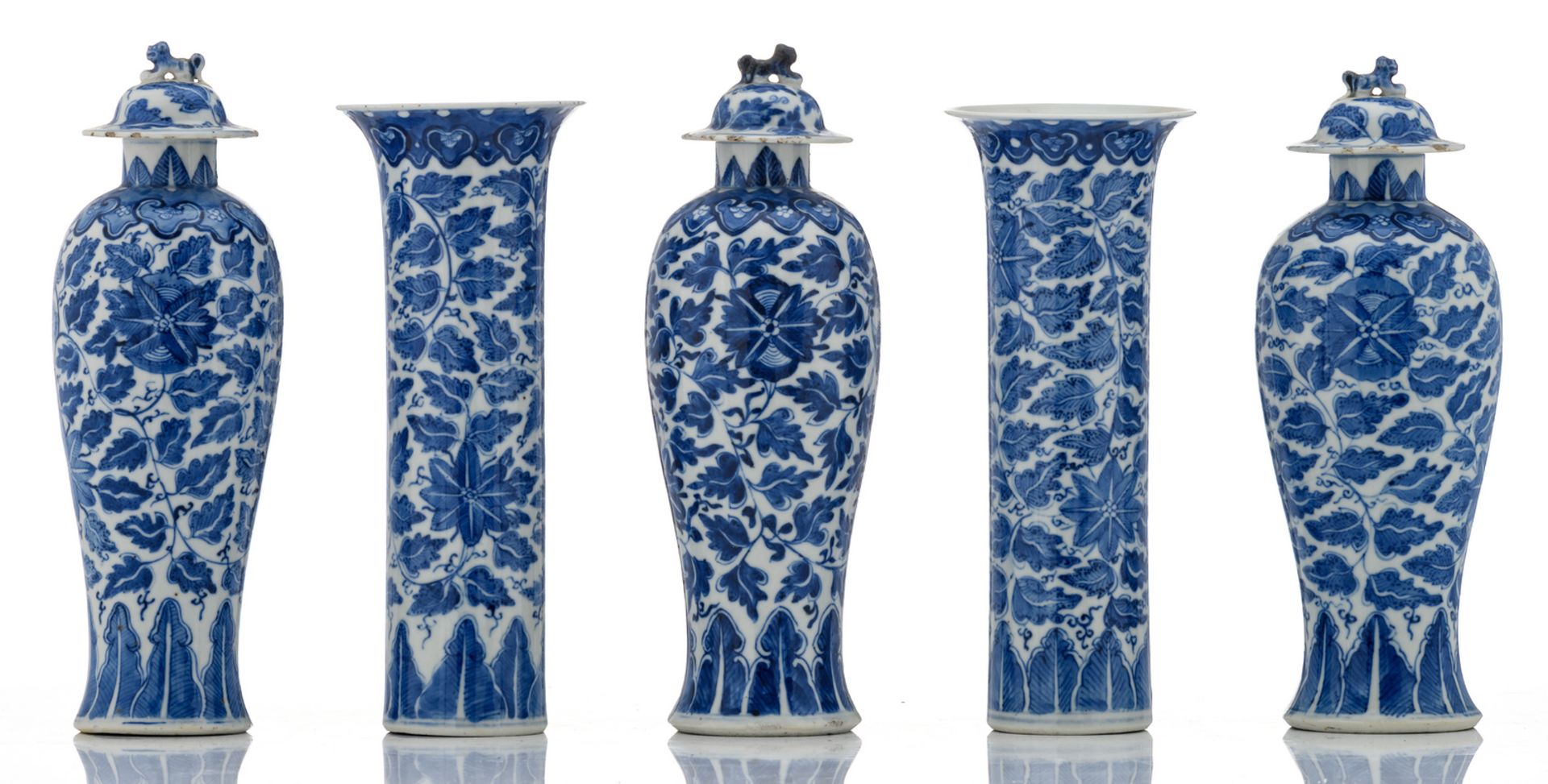 A five-piece Chinese blue and white floral decorated garniture with a Xuande mark, H 25,5 - 28,5 cm - Bild 3 aus 6