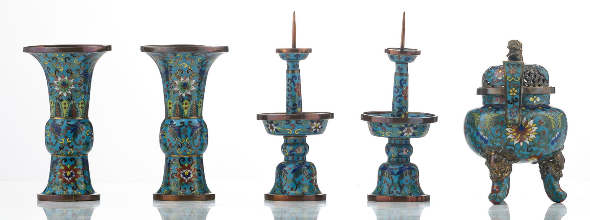 A miniature set of Chinese cloisonné enamel vases, candle sticks and an incense burner, 19thC, H - Bild 2 aus 6