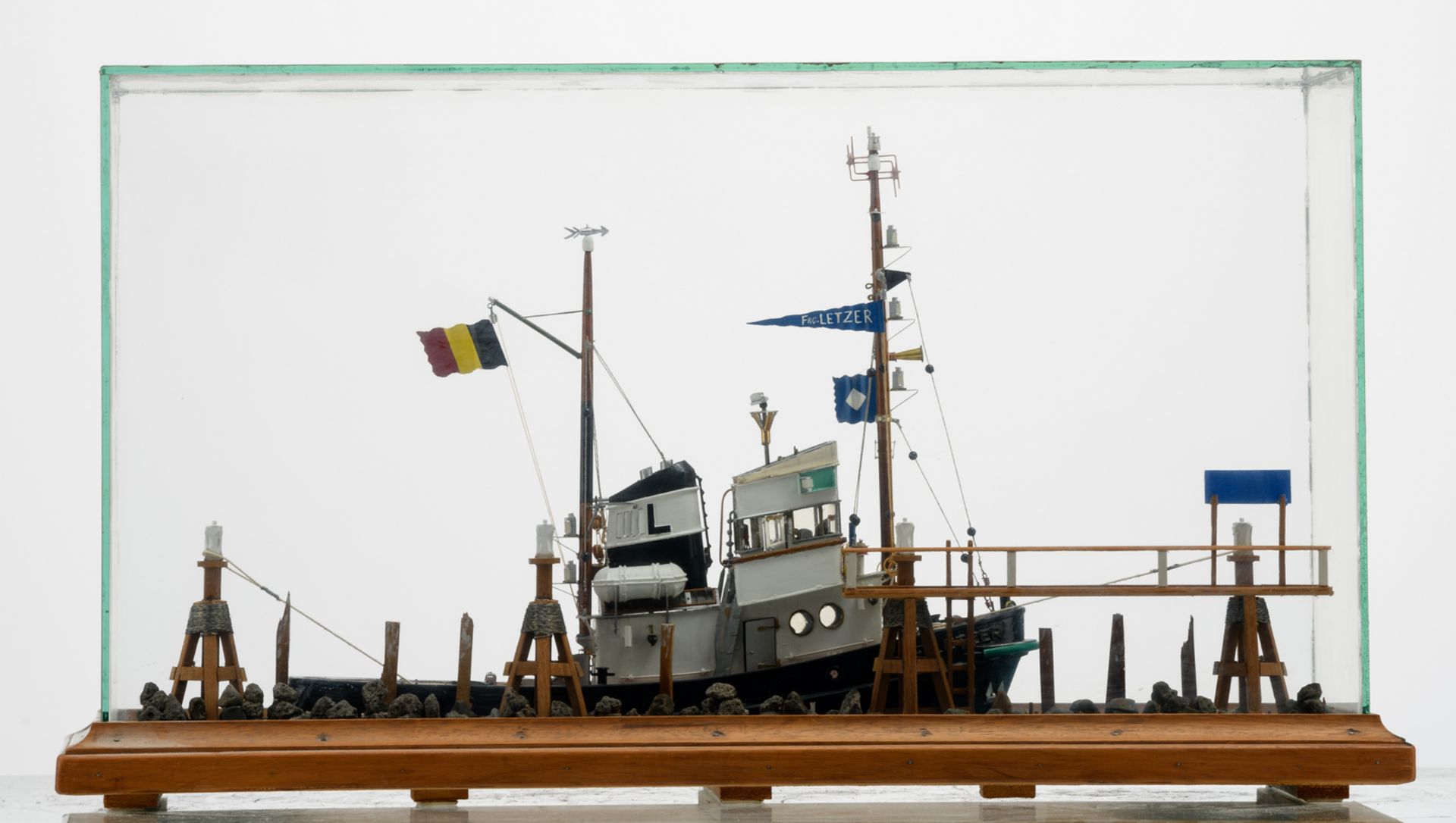 A ship model of a tugboat, marked 'P. Letzer - Antwerpen', signed 'De Wilde Fr. - Gent 5.5.77', in a - Image 4 of 8