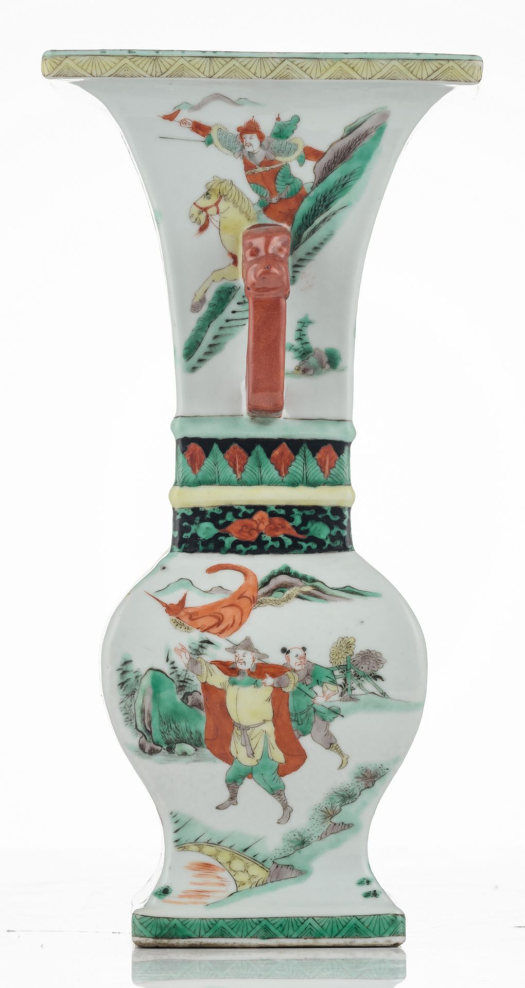 A Chinese famille verte quadrangular baluster shaped vase, all sides decorated with various animated - Bild 4 aus 6