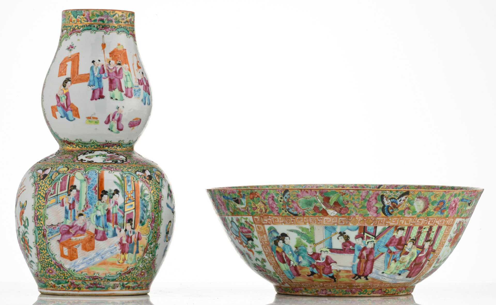 A Chinese Canton floral decorated bowl, the roundels with various court scenes, 19thC, H 14,5 - ø 37 - Bild 2 aus 7