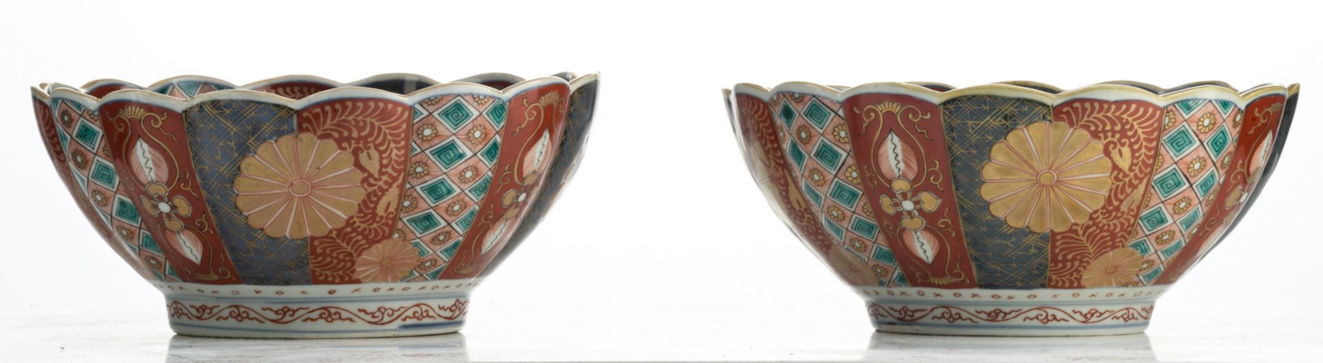 A pair of Japanese Imari floral decorated lobed bowls, marked, Meiji; added two pairs of ditto - Bild 3 aus 13