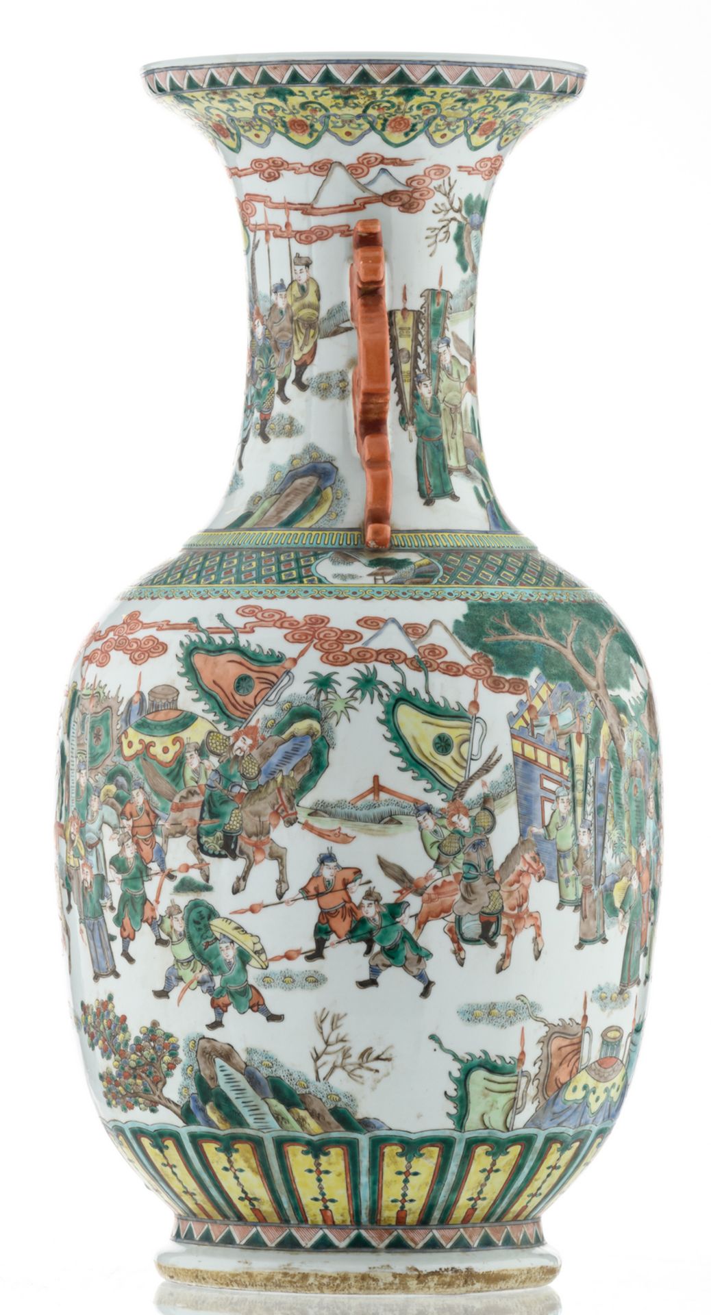 A large Chinese famille verte baluster shaped vase, overall decorated with warriors and a court - Bild 4 aus 6