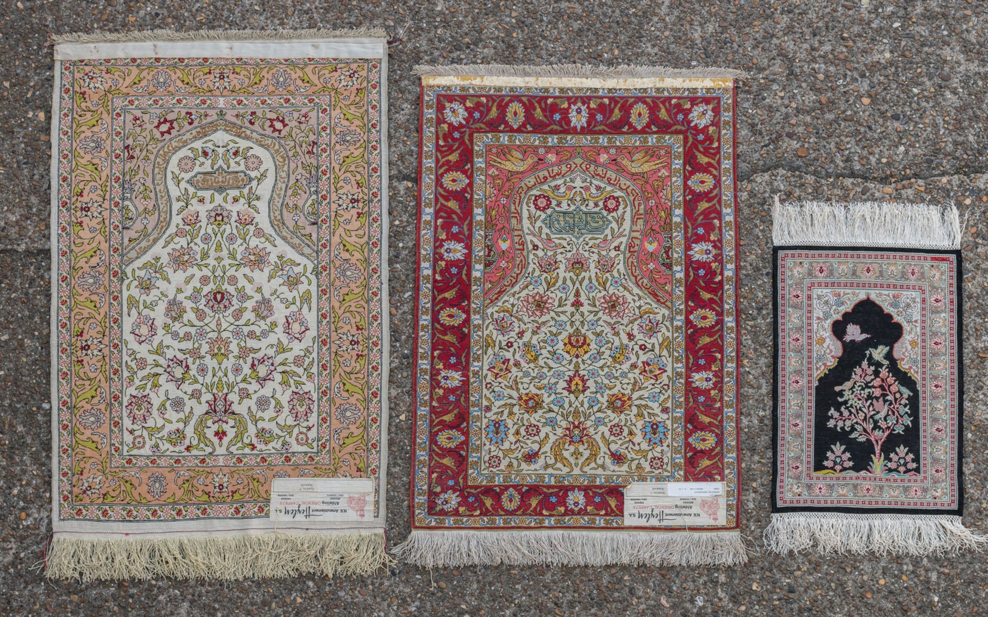 Two Oriental prayer rugs with floral motifs, birds and calligraphic inscriptions, Hereke, silk and - Image 2 of 5