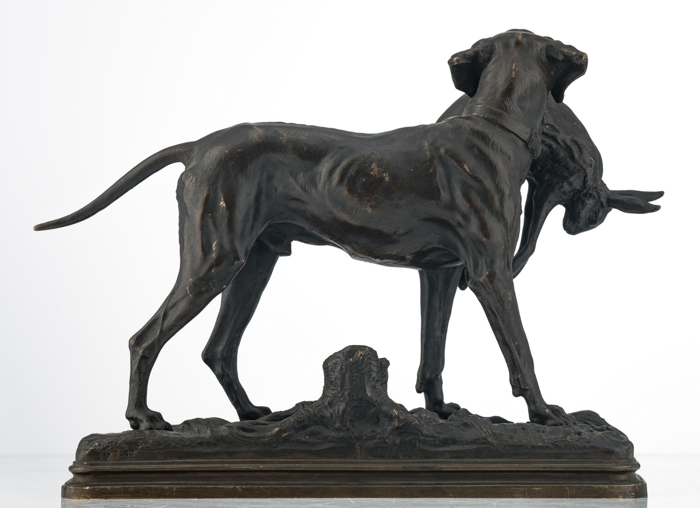 Dubucand, a pointer holding a hare, patinated bronze, marked 'E.V 3062', H 26 cm - Image 2 of 3