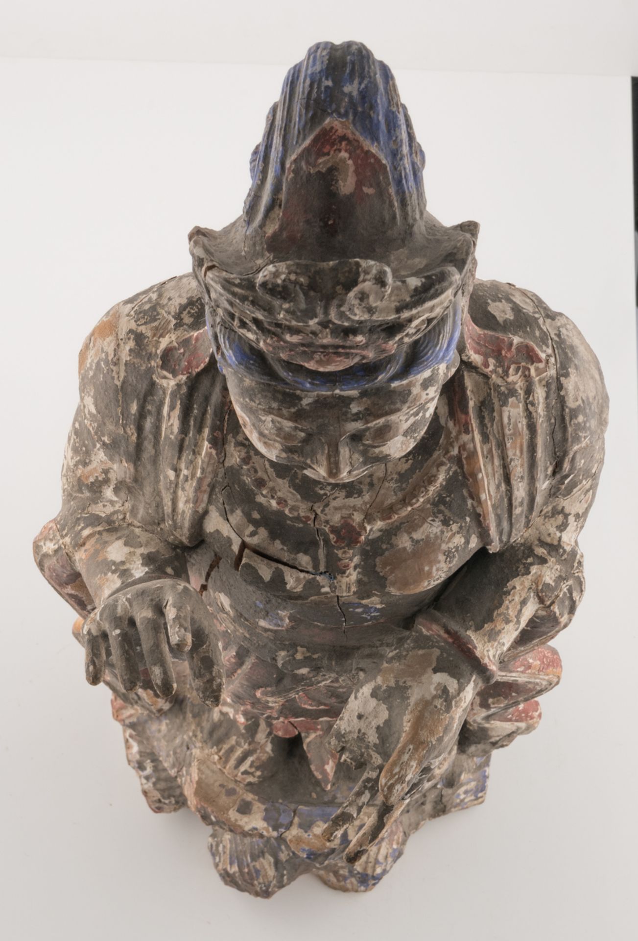 A Chinese polychrome decorated carved wooden statue of a Guanyin, H 118 cm - Image 5 of 6