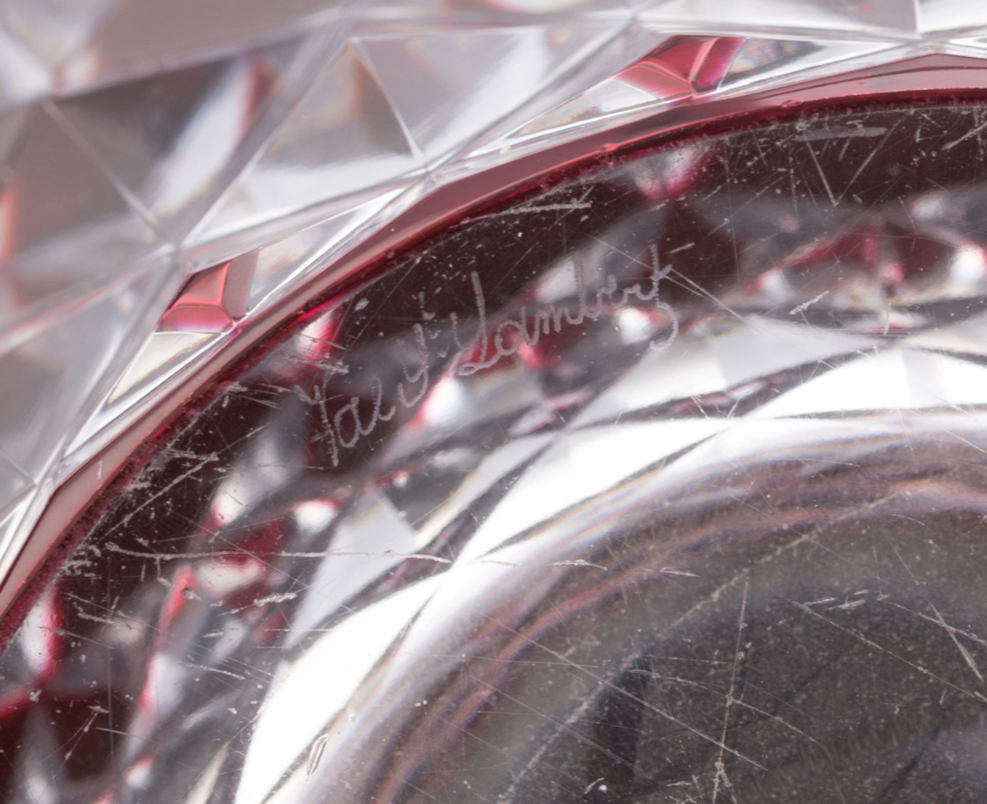 A Val-Saint-Lambert ruby overlay crystal vase, H 24,5 cm - Image 7 of 7