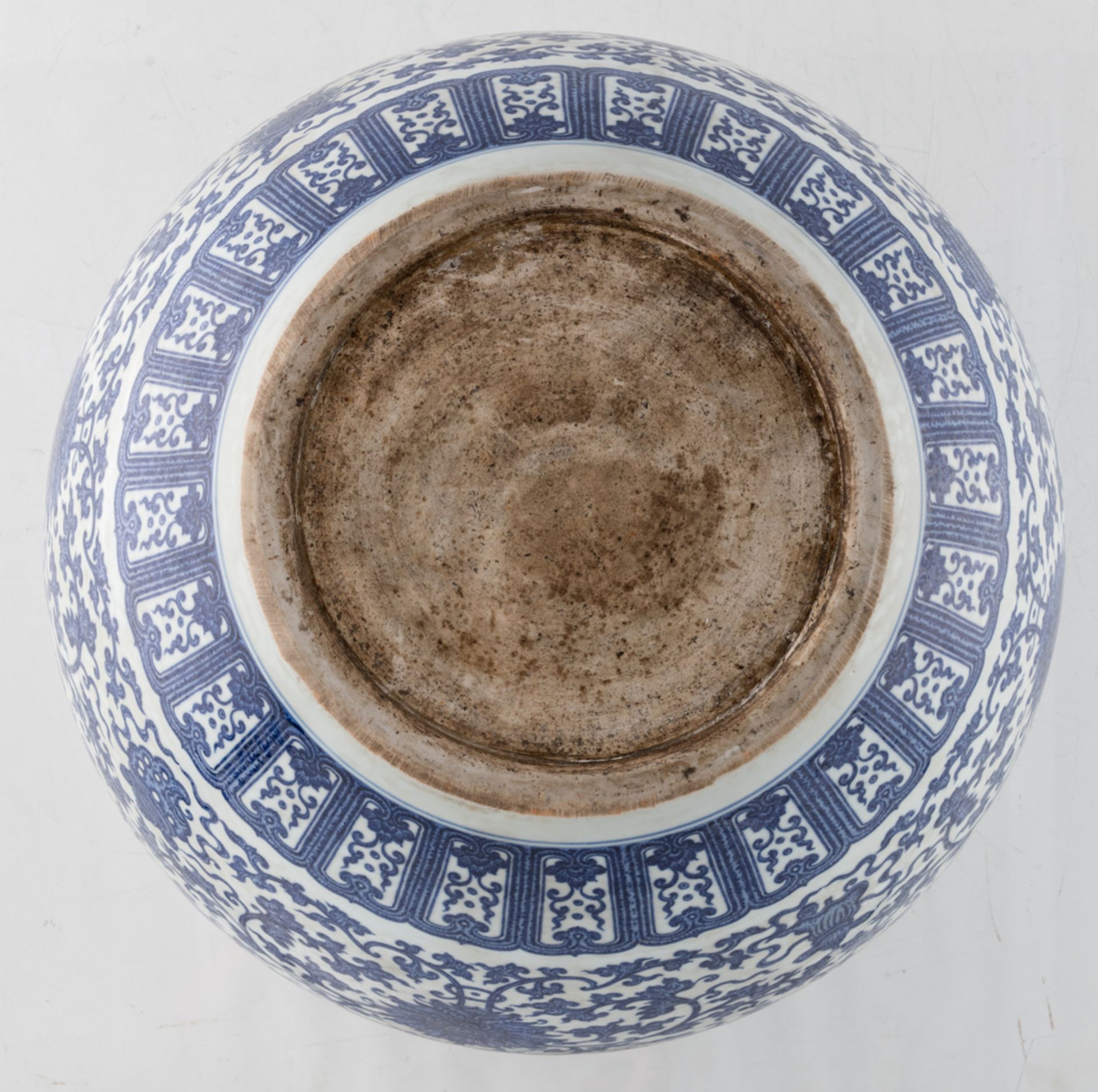 A Chinese blue and white jardiniere, decorated with scrolling lotus and Buddhist symbols, H 45 - ø - Image 7 of 7