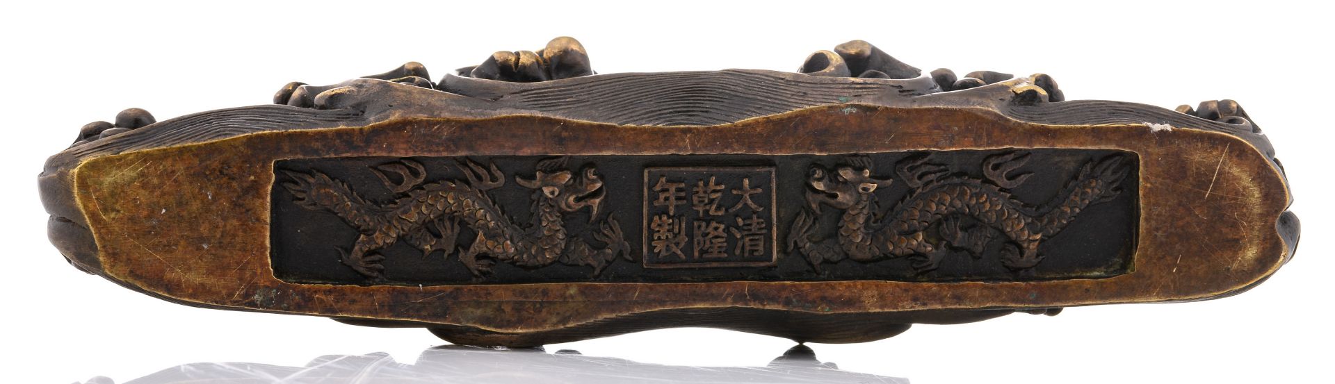 A Chinese patinated bronze scholar's brush rest depicting chilong climbing rocks situated in - Image 6 of 6