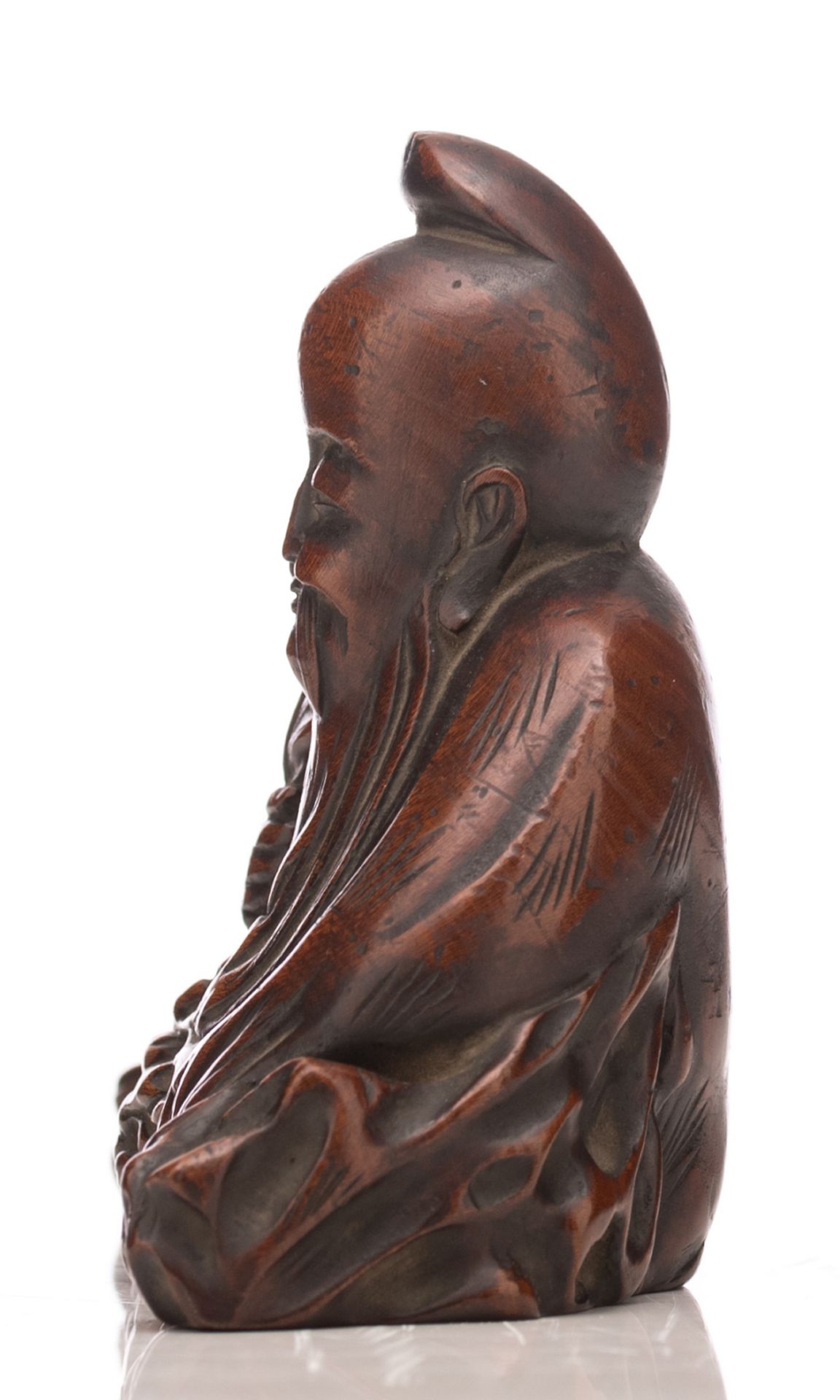 A fine Chinese carved wooden figure, depicting a lying deity, H 11 - W 17 cm - Image 2 of 6