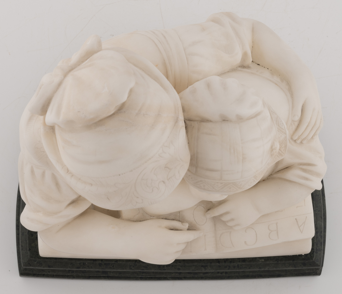 Cijprien A., the teaching, marble on a vert de mer marble base, H 35,5 cm - Image 6 of 6