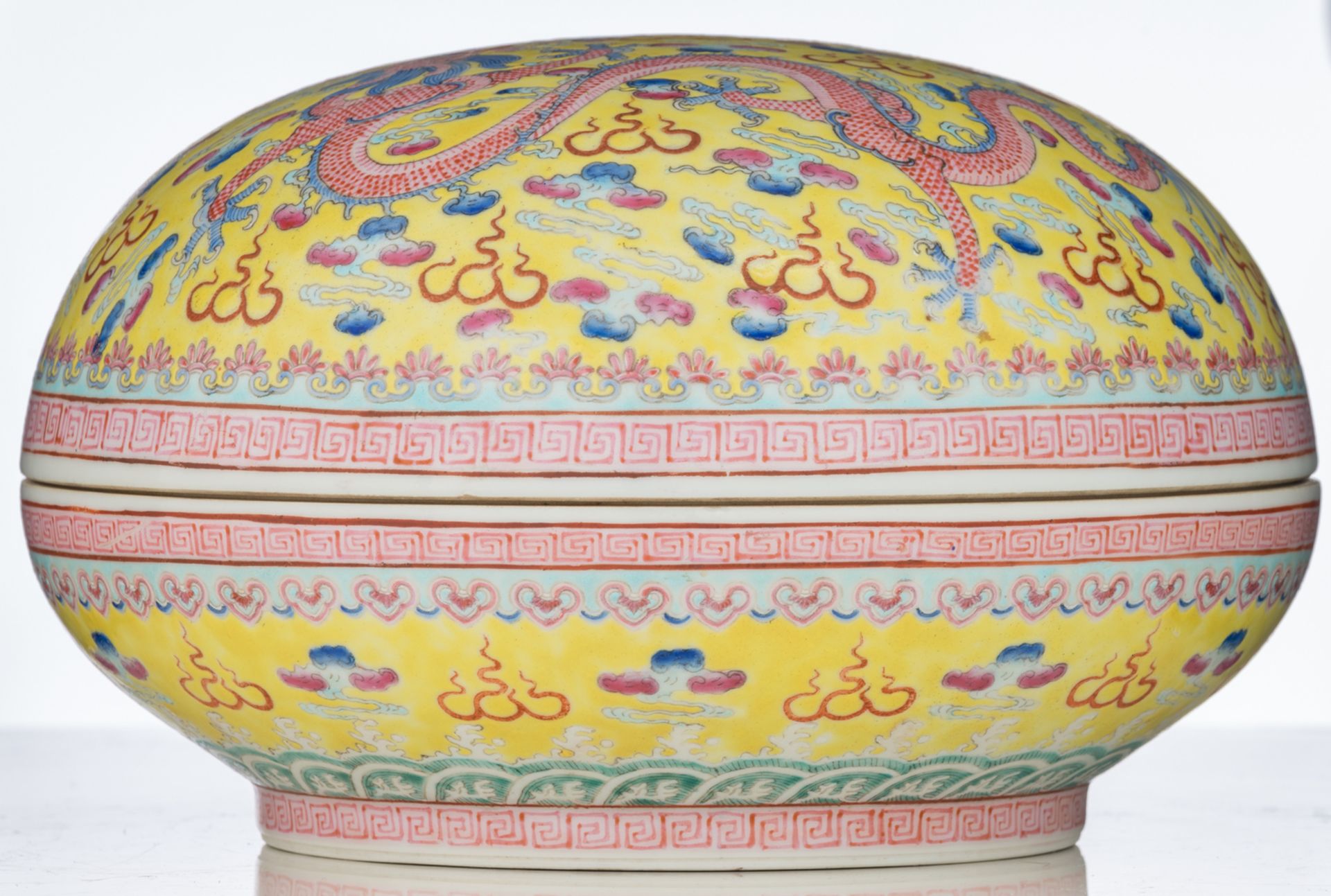 A Chinese yellow ground famille rose bowl and cover, decorated with dragons and a flaming pearl amid - Image 2 of 7